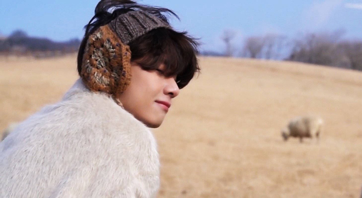 BTS V, knitted earmuffs, fluffy white coat, HD Desktop Wallpaper