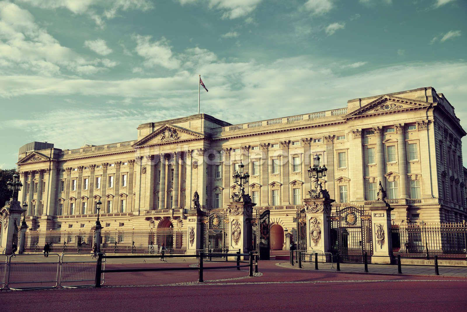 Buckingham Palace, partly cloudy sky, flag, HD Desktop Wallpaper