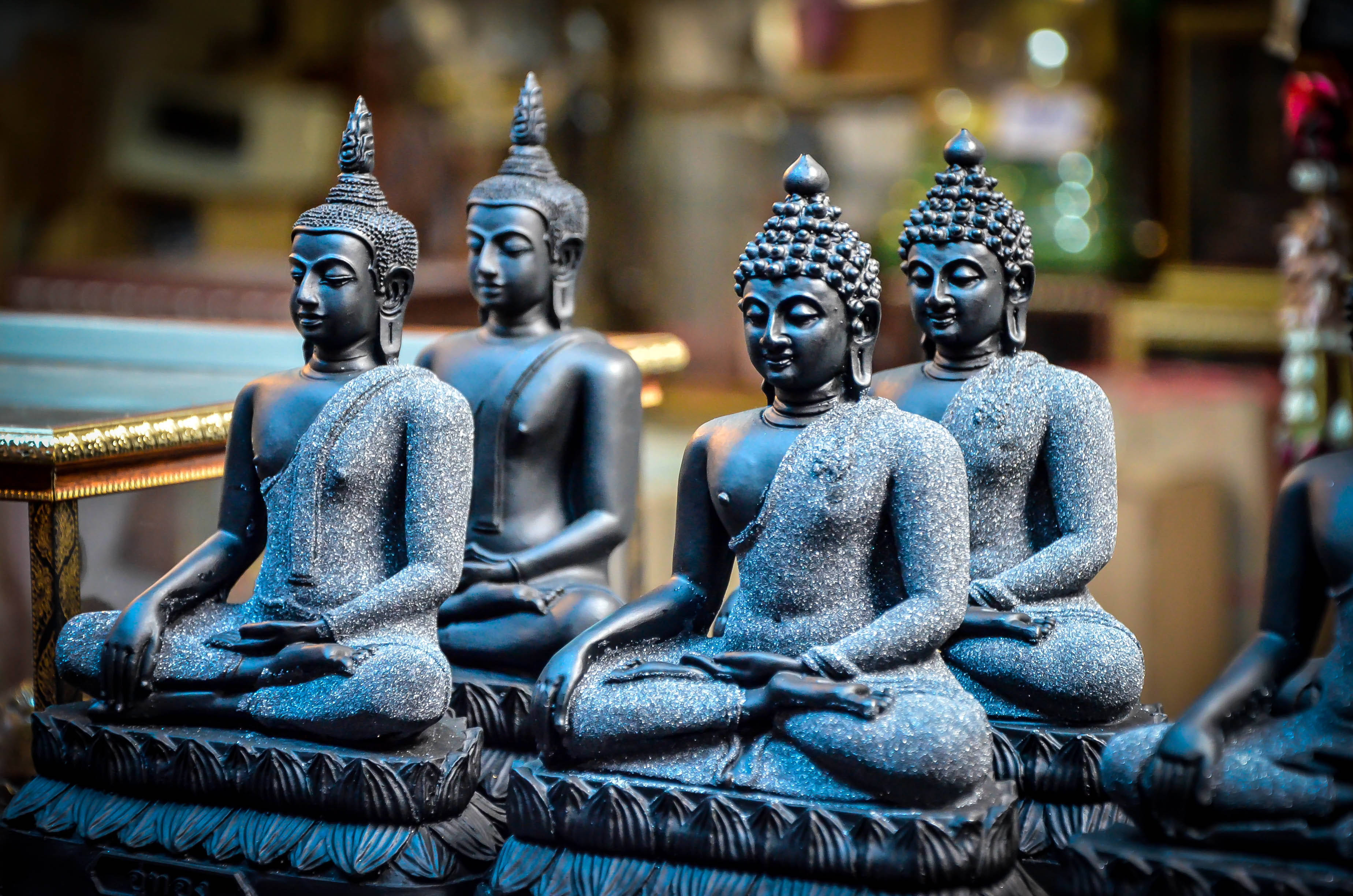 Buddha, pottery clay figures, blue glittering finish, 2K Desktop Wallpaper
