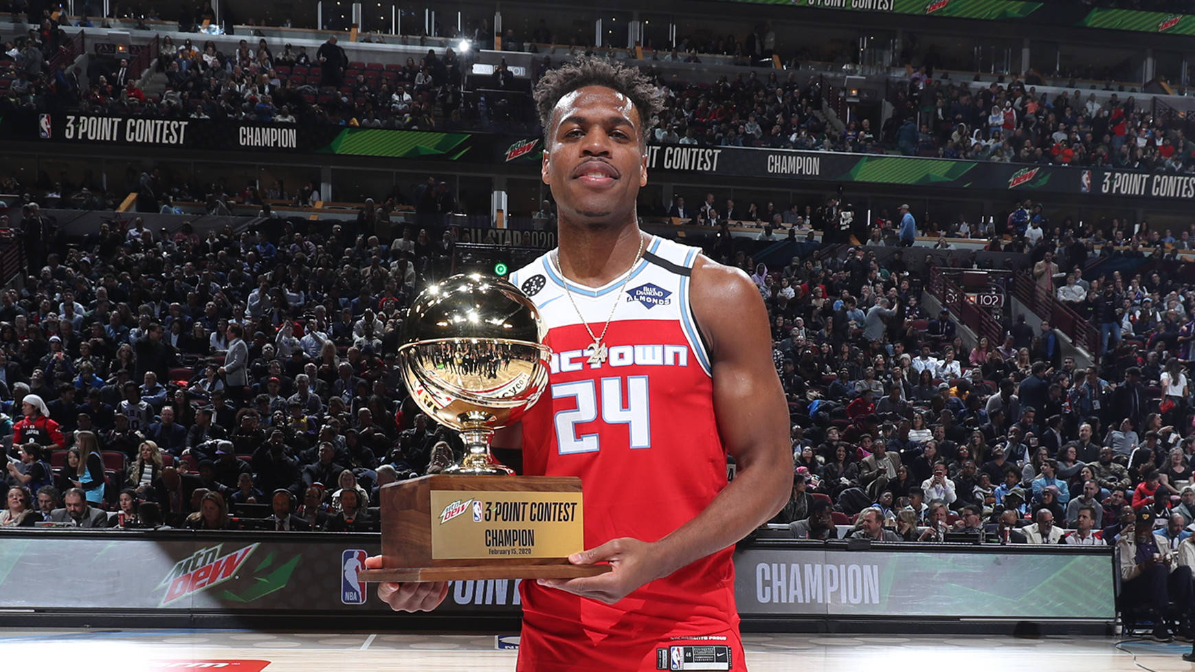 Buddy Hield, 3-point champion trophy, red jersey, HD Desktop Wallpaper