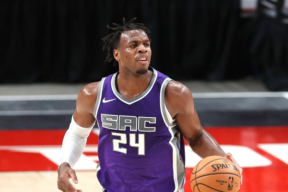 Buddy Hield, purple Sacramento Kings jersey, bright arena lights, SD Desktop Wallpaper