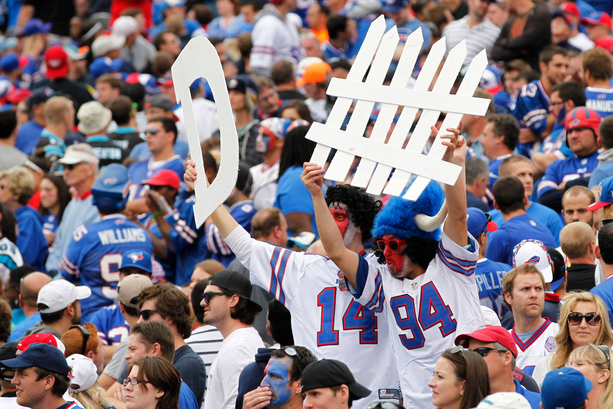 Buffalo Bills, blue and white jerseys, giant foam letters, Full HD Desktop Wallpaper