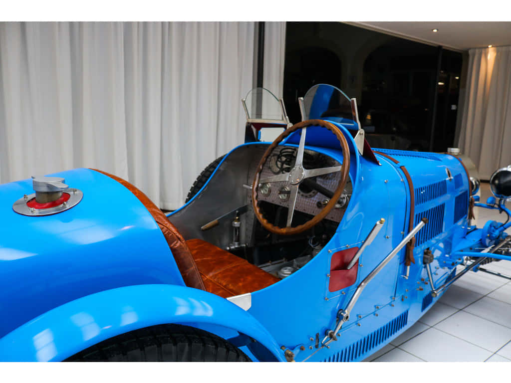 Bugatti Type 35, vibrant blue, brown leather seats, SD Desktop Wallpaper