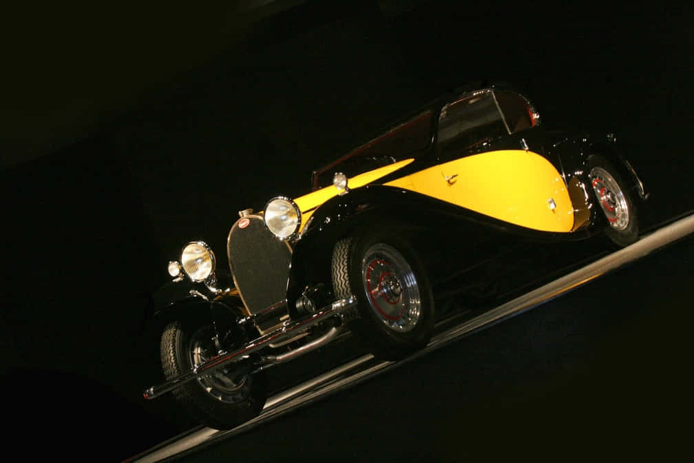 Bugatti Type 35, sleek black and yellow vintage sports car, chrome accents, SD Desktop Wallpaper