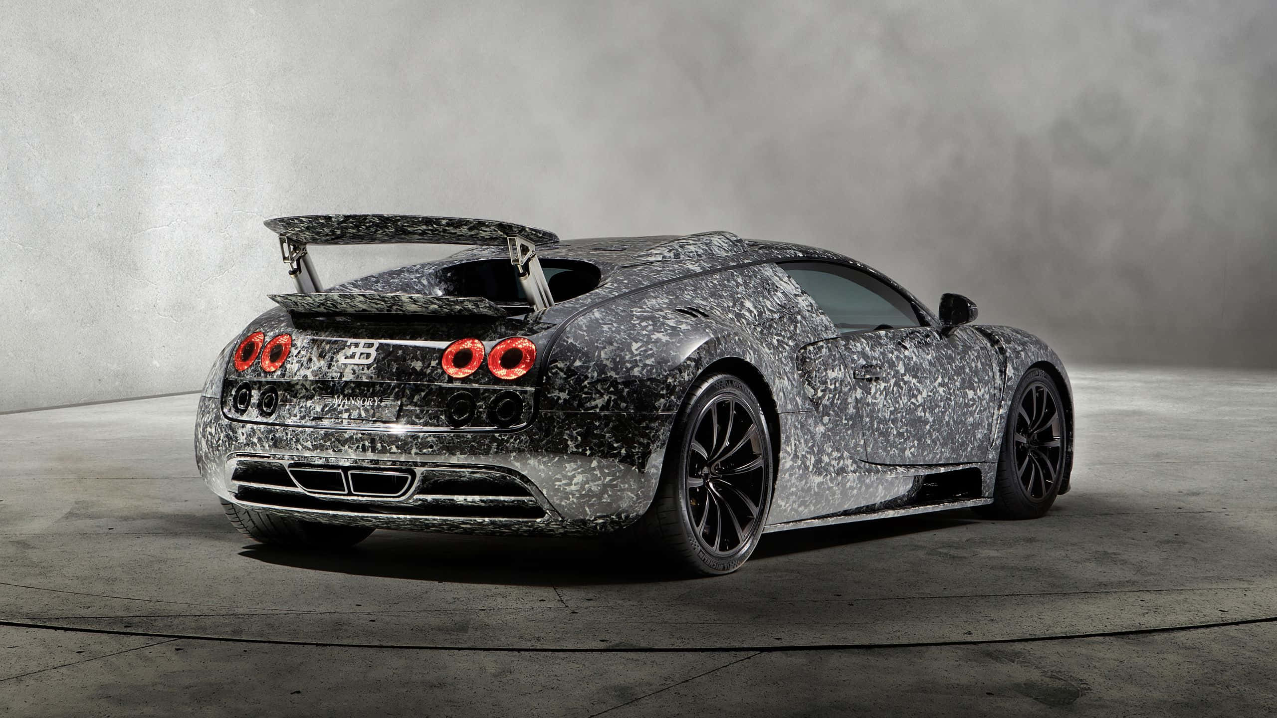 Bugatti Veyron S, silver paint job, glowing red taillights, 2K Desktop Wallpaper
