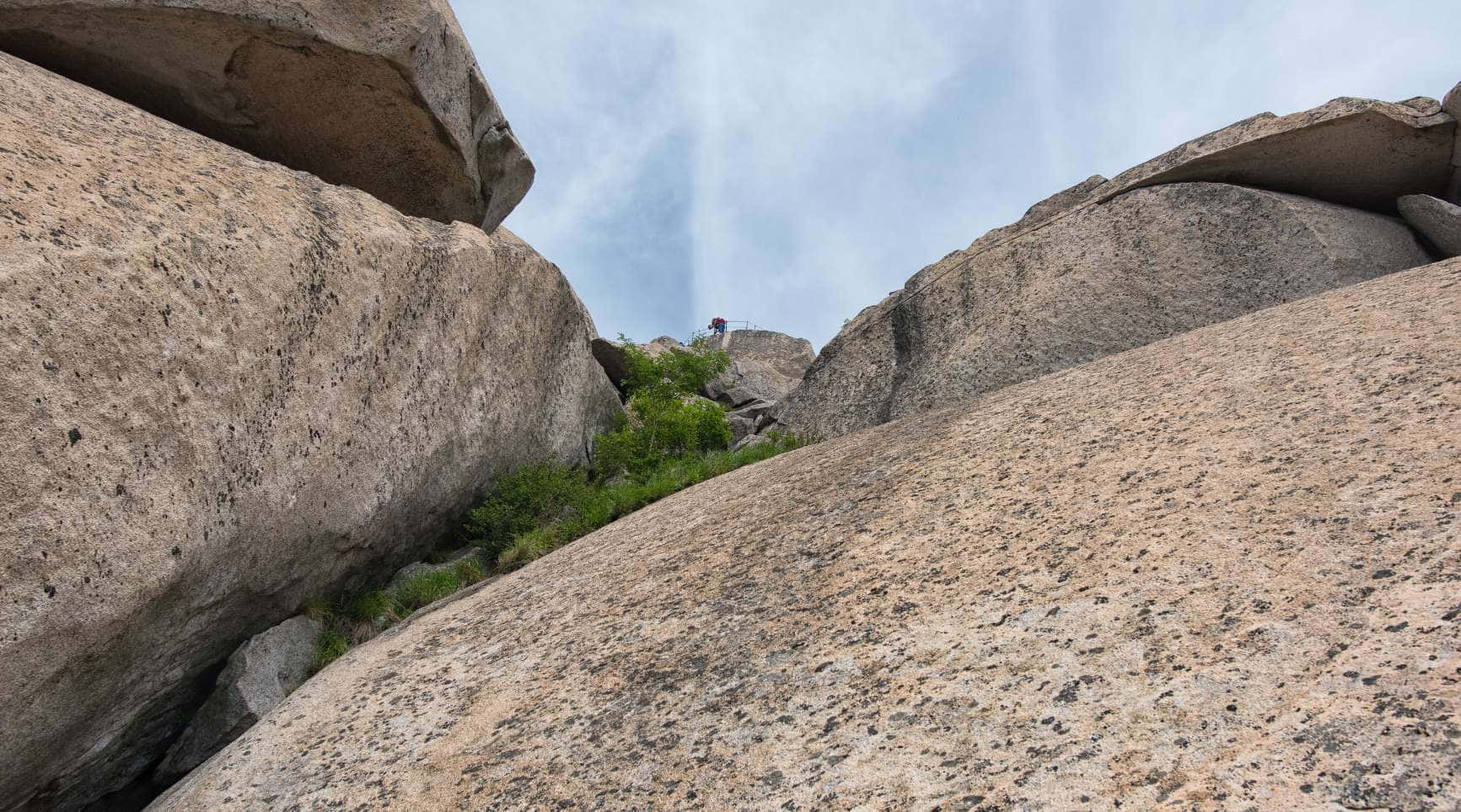 Bukhansan National Park, granite rocks, climber, HD Desktop Wallpaper
