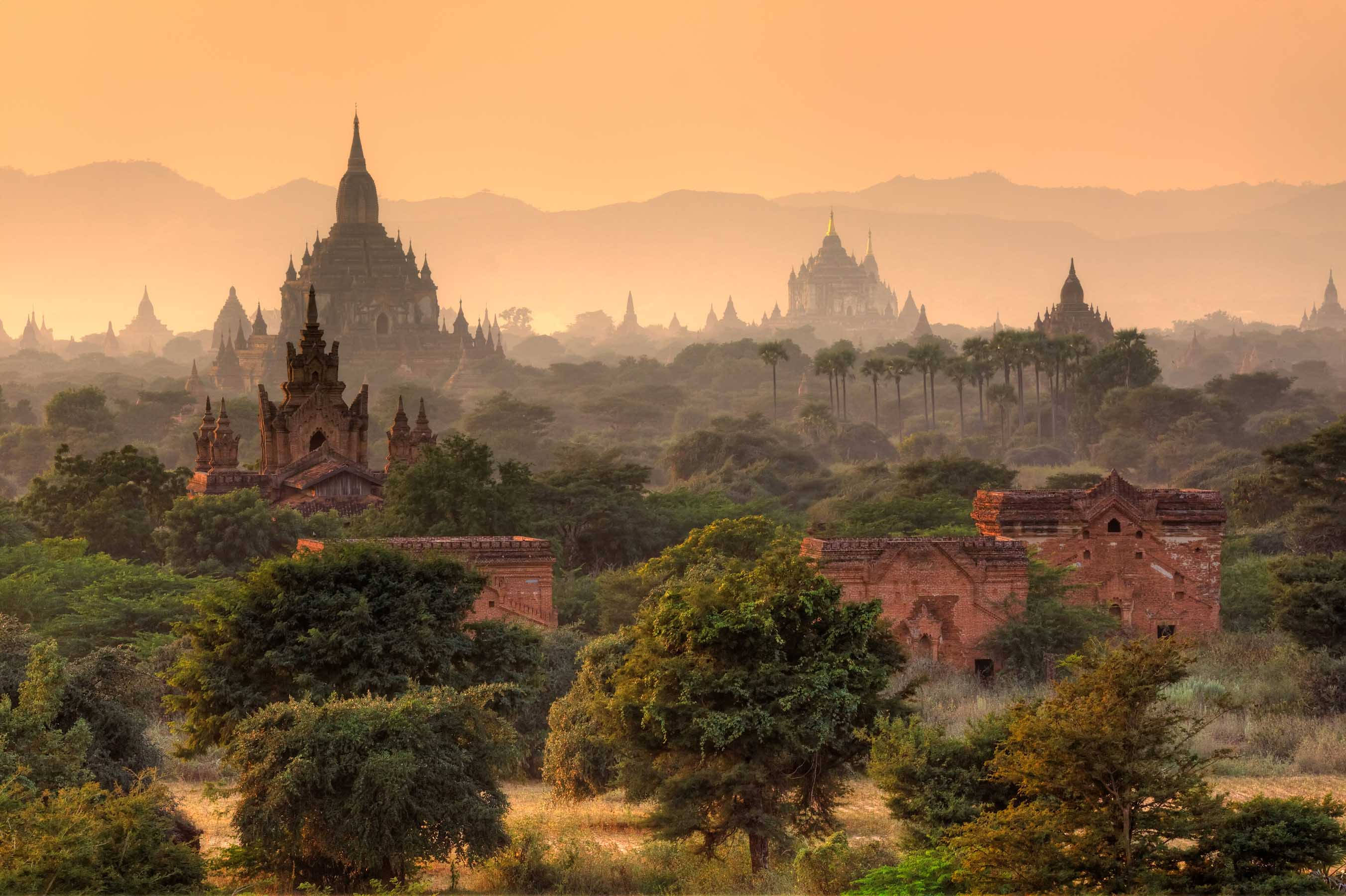 oldest pagodas, Burma, misty jungle, 2K Desktop Wallpaper