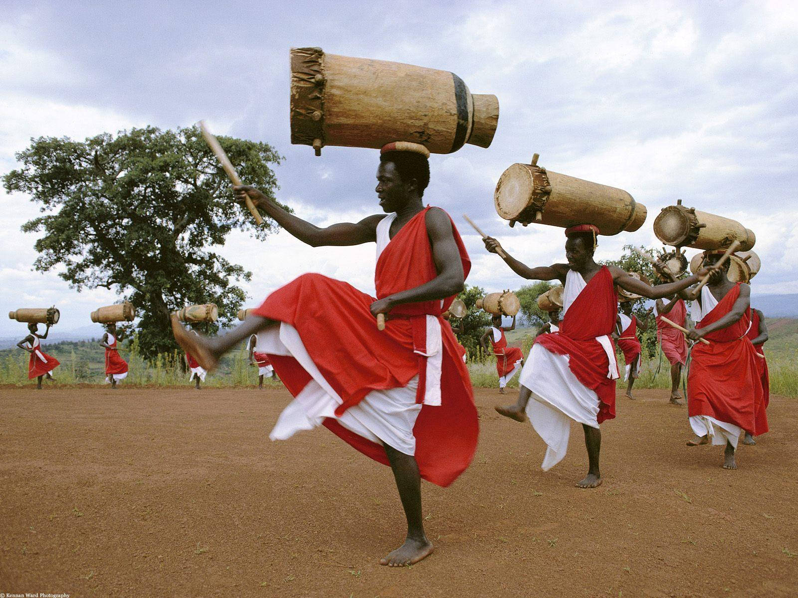 Burundian Traditional Dancer, red and white robes, large drums, HD Desktop Wallpaper
