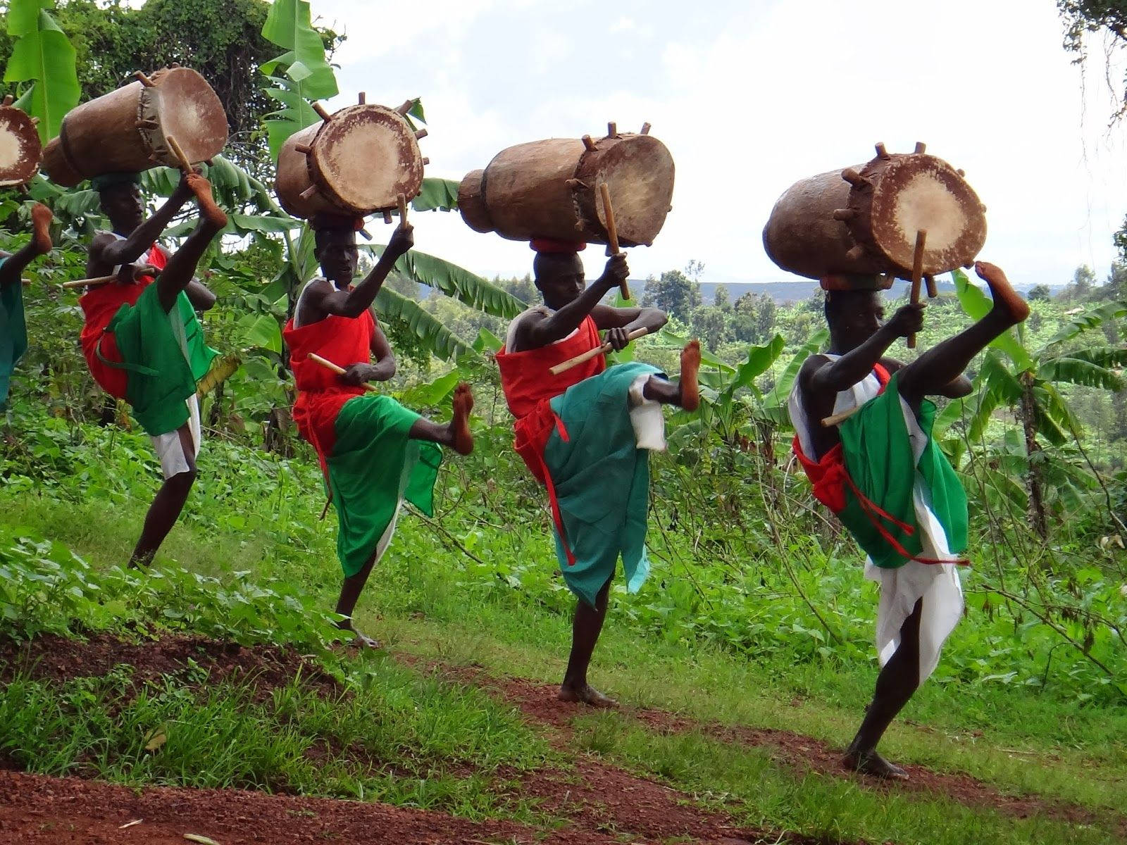 Traditional dancers from Burundi, red and green garments, large log drums, HD Desktop Wallpaper