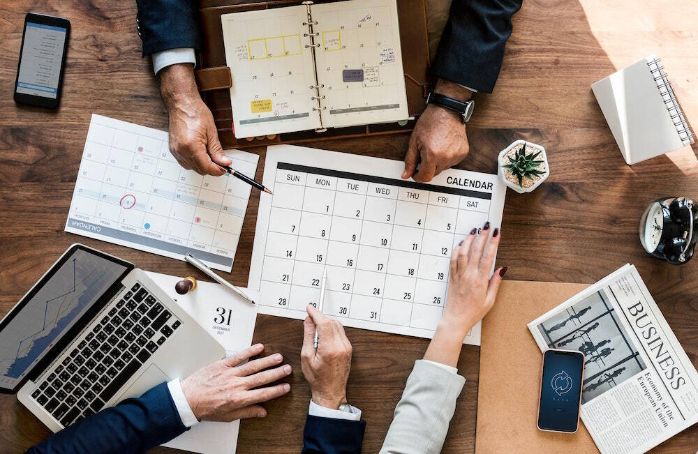 PR Schedule, wooden desk, calendars, SD Desktop Wallpaper