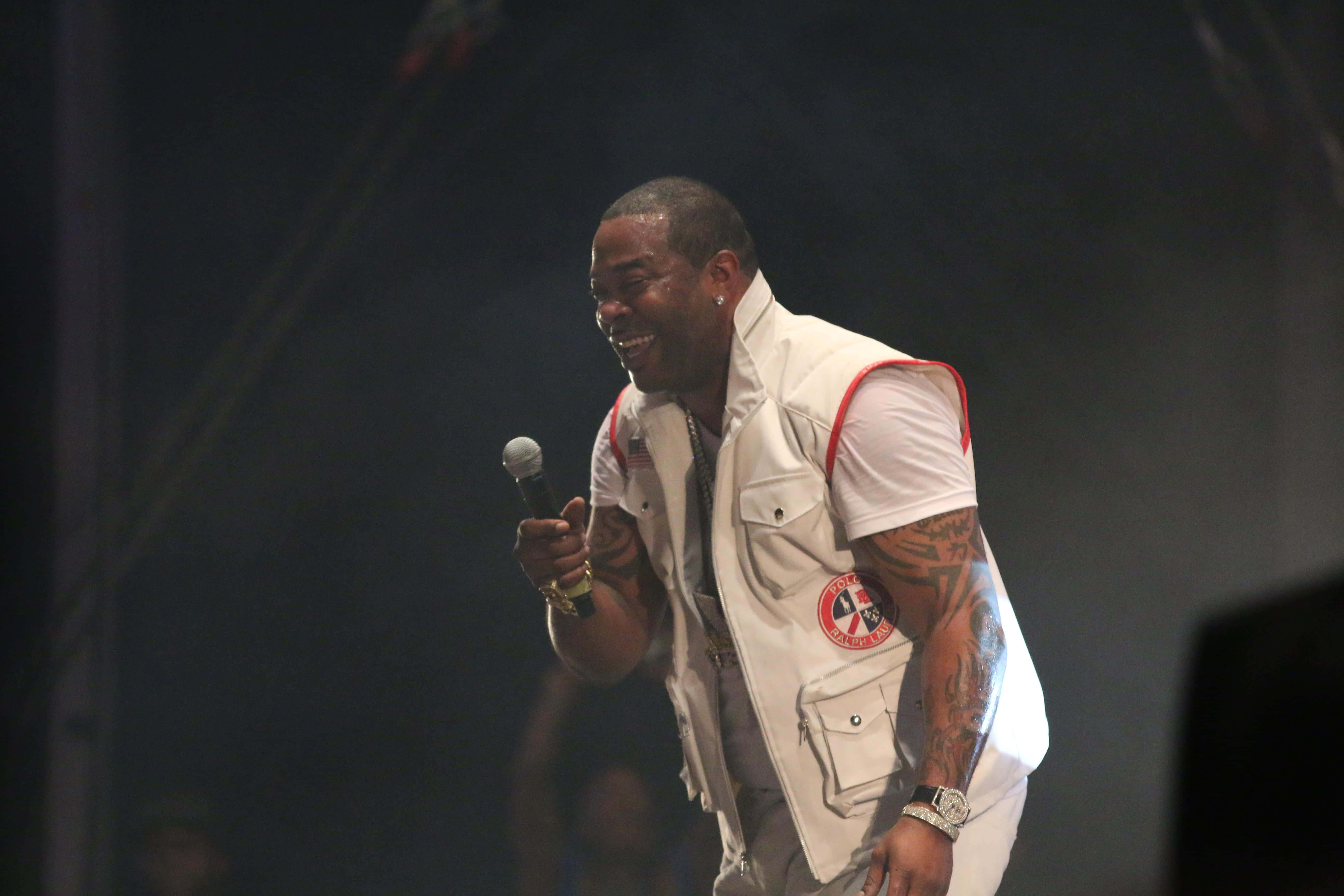 Busta Rhymes, white vest with red trim, microphone, 5K Desktop Wallpaper