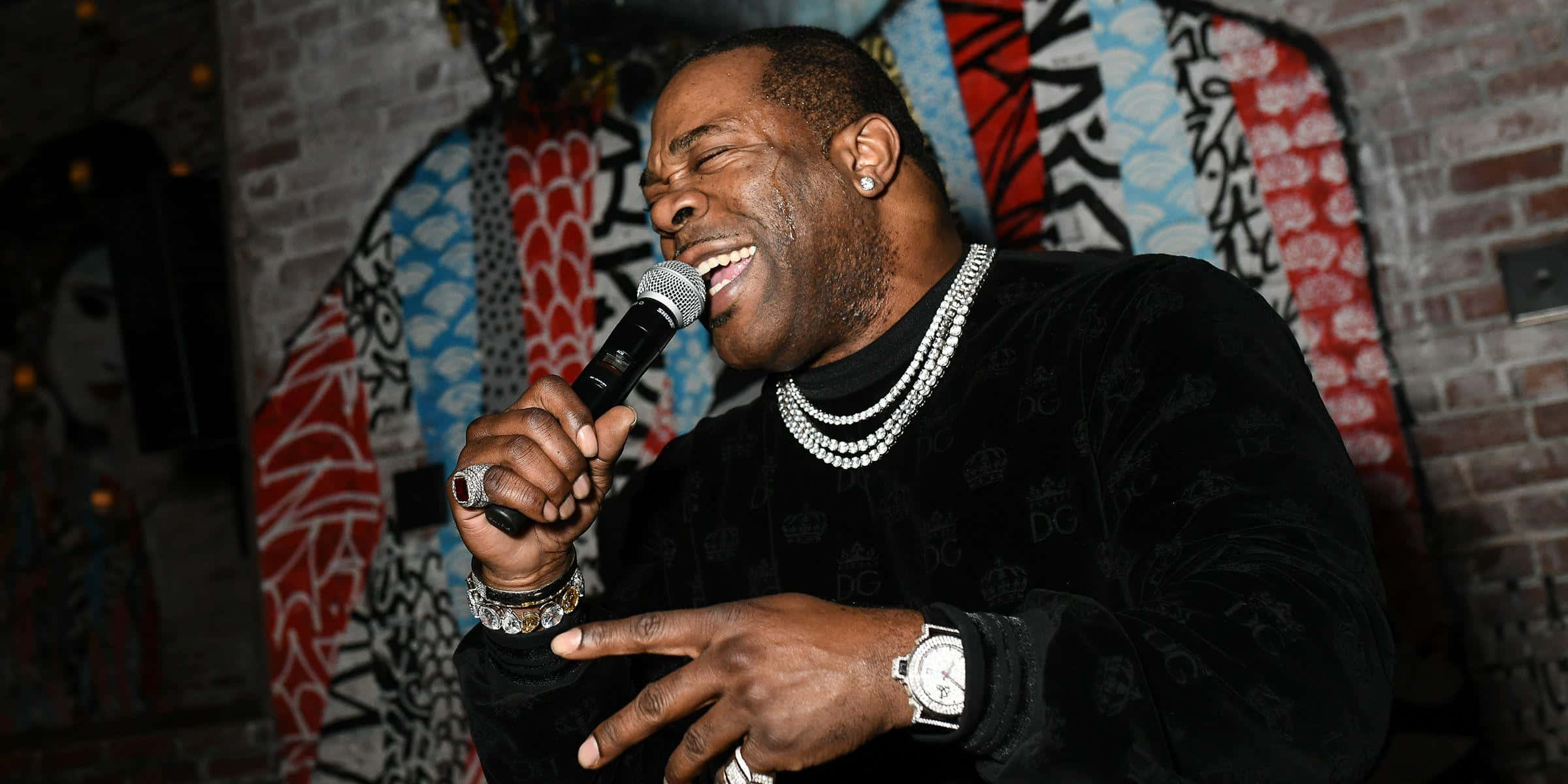Busta Rhymes, black velvet DG sweater, microphone, Full HD Desktop Wallpaper