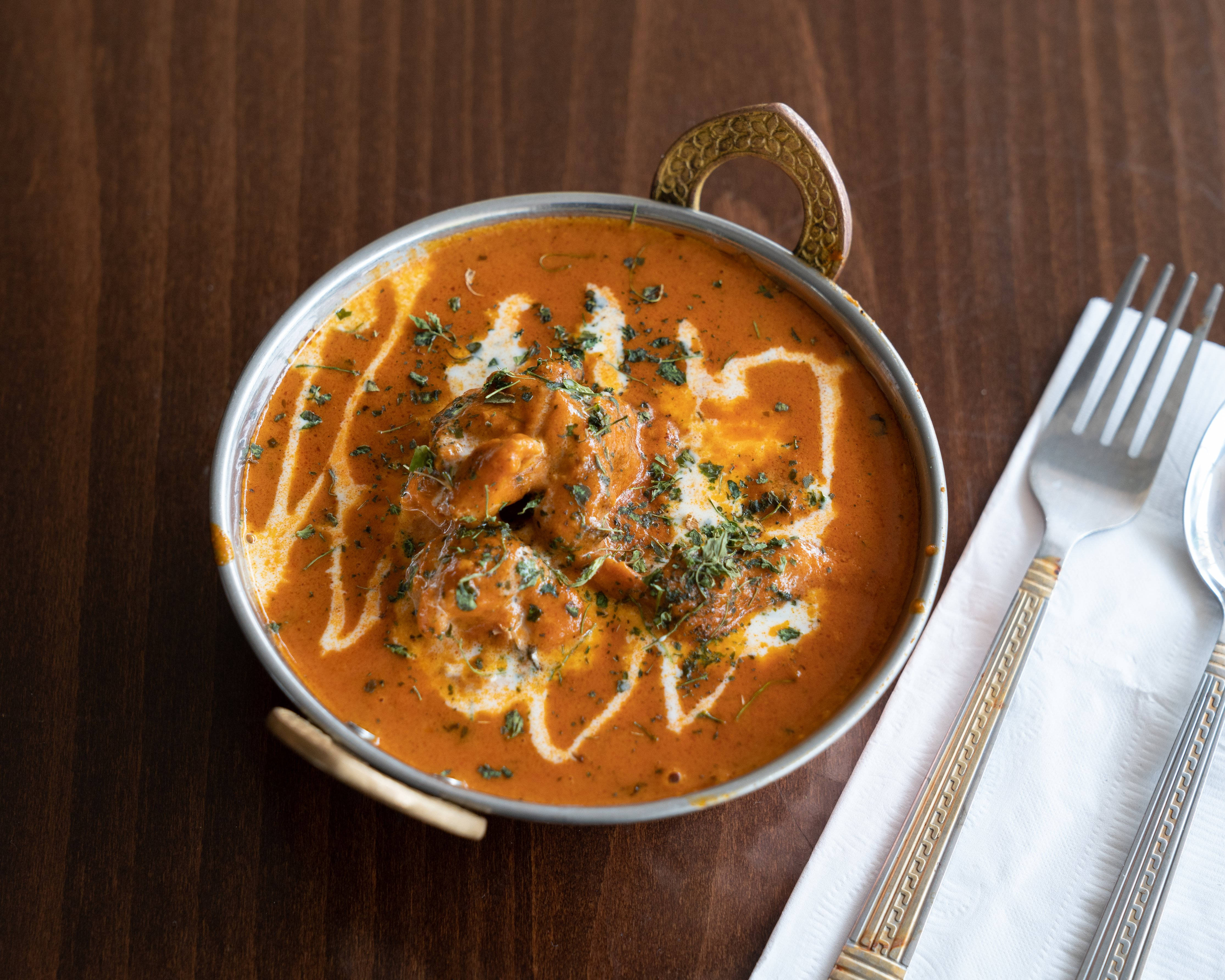 Butter Chicken, cream swirls, metal bowl, 4K Desktop Wallpaper
