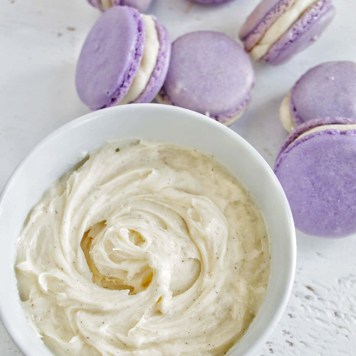 Buttercream, vanilla bean frosting, lavender macarons, SD Desktop Wallpaper