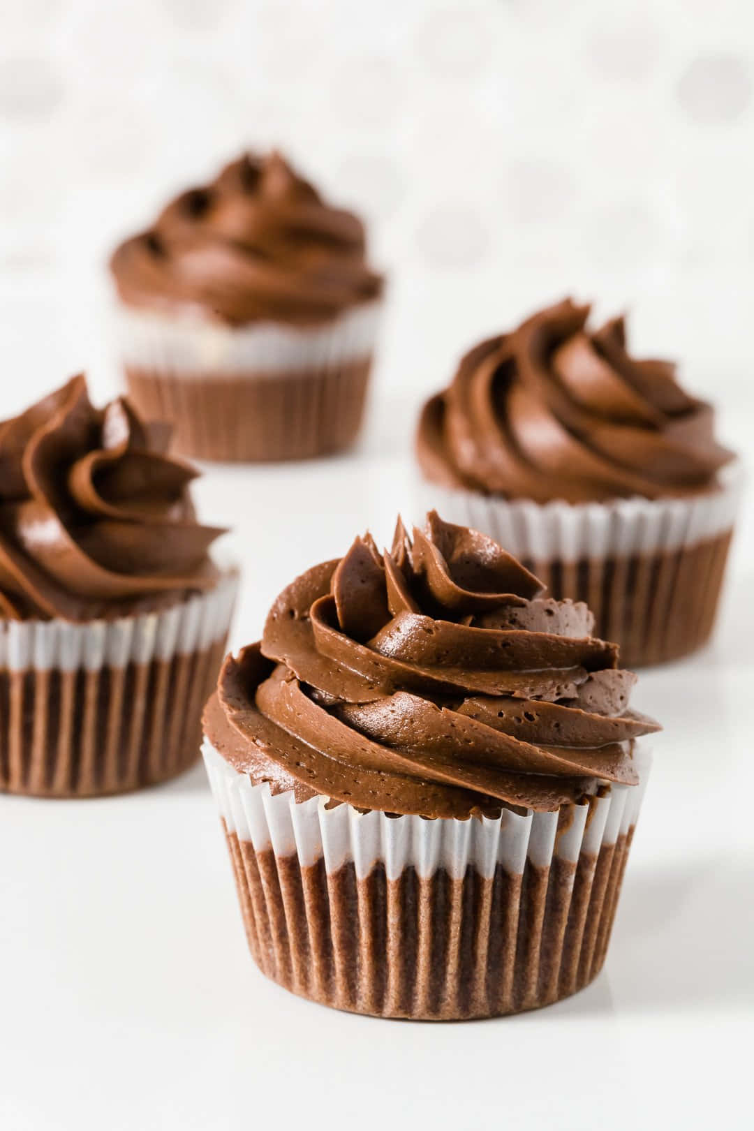 Buttercream, chocolate cupcakes, glossy swirls of frosting, HD Phone Wallpaper