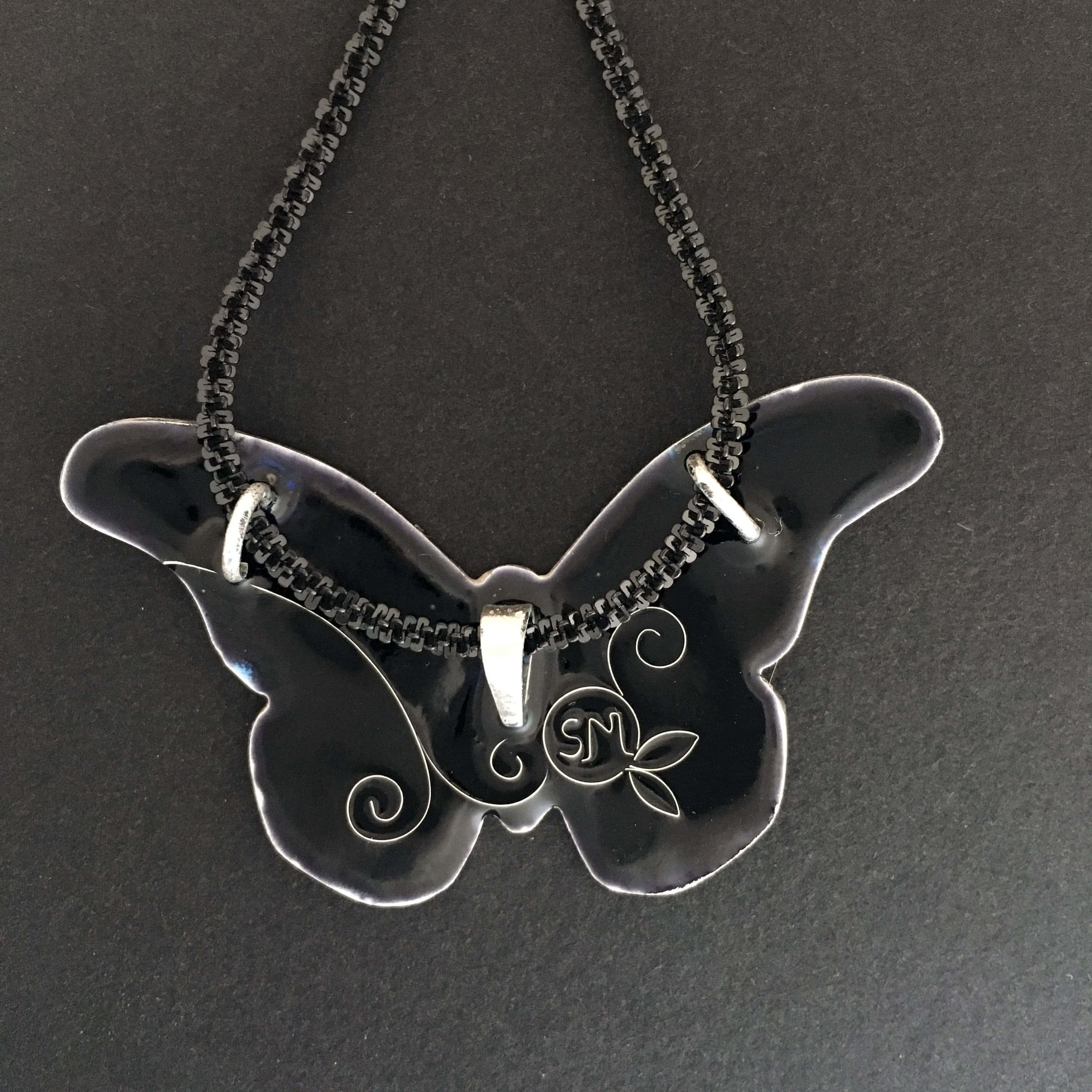 butterfly-shaped pendant, glossy black, silver swirls, Full HD Desktop Wallpaper