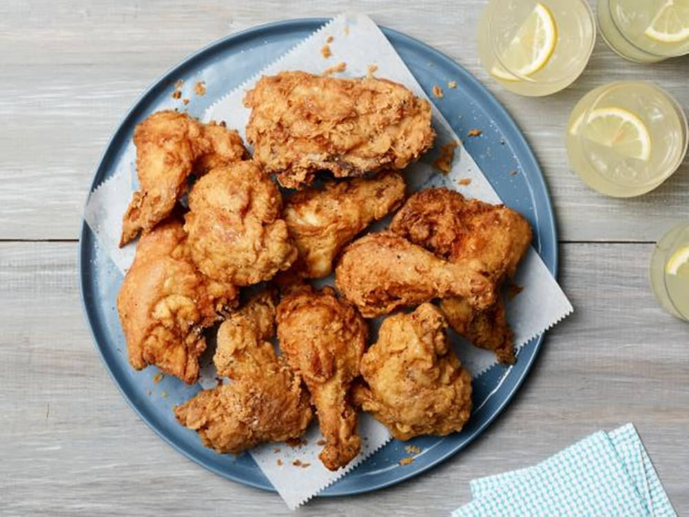 buttermilk chicken, golden crispy fried chicken, blue plate, SD Desktop Wallpaper