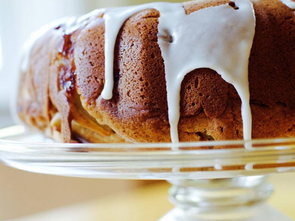 buttermilk, bundt cake, white icing drips, SD Desktop Wallpaper