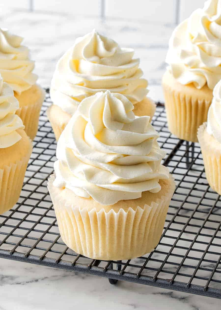 buttercream, vanilla cupcakes, creamy white frosting, SD Phone Wallpaper