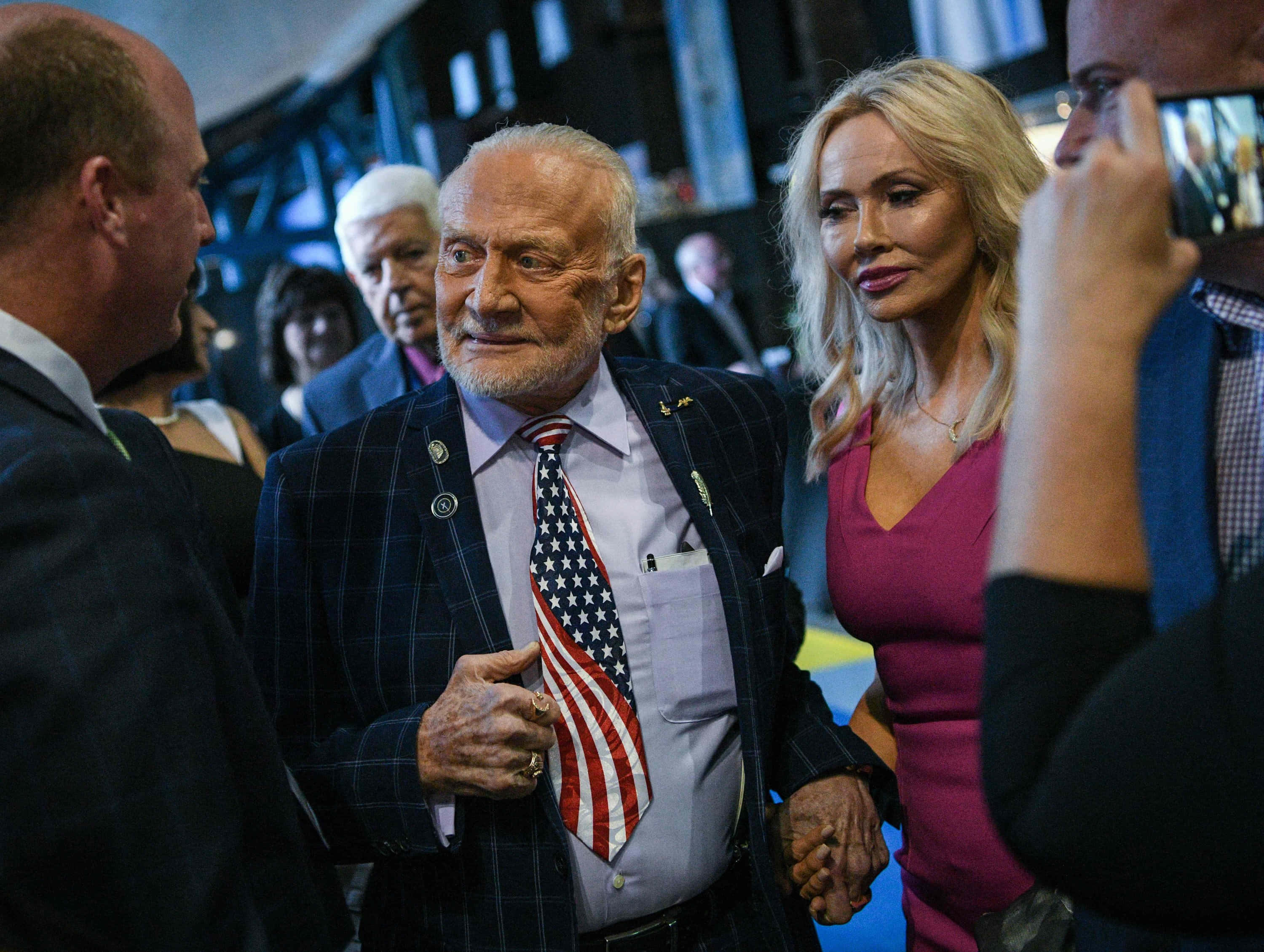 Buzz Aldrin, plaid suit, American flag tie, 2K Desktop Wallpaper