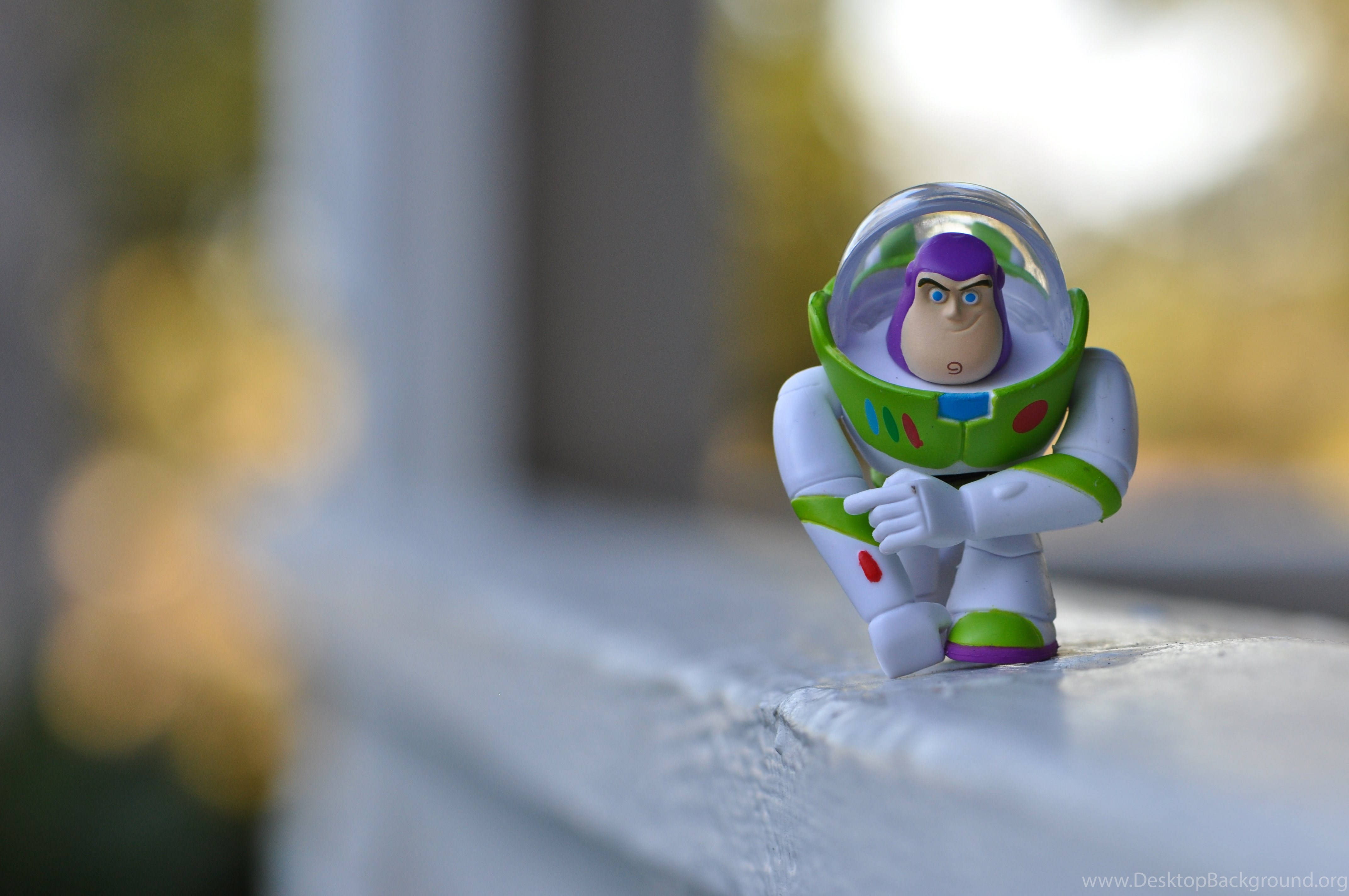 Buzz Lightyear, windowsill, golden background, 4K Desktop Wallpaper