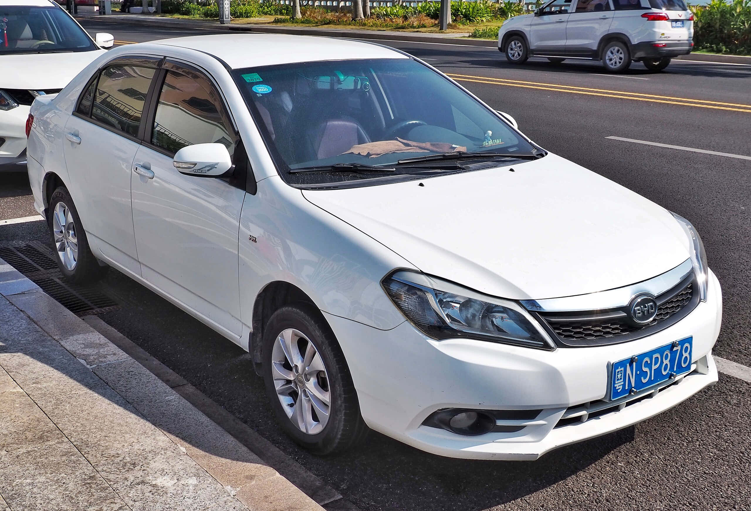 BYD F3, sedan, white, 2K Desktop Wallpaper