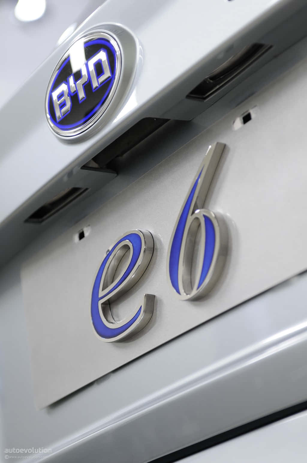 BYD, e6, glowing blue BYD logo, HD Phone Wallpaper