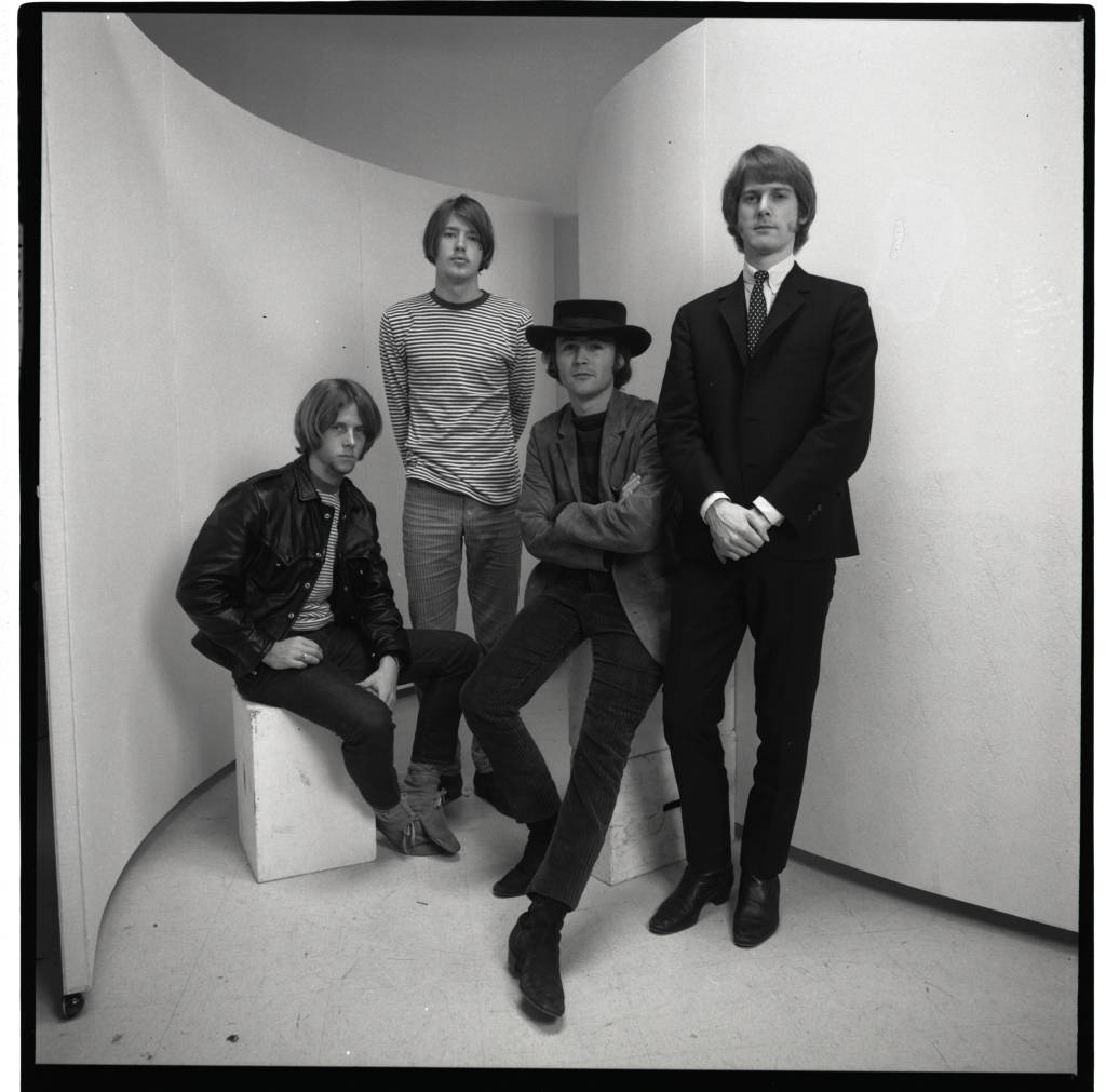 The Byrds, 1960s attire, minimalist curved studio, SD Desktop Wallpaper