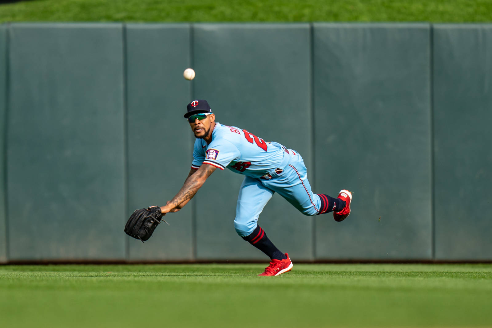 Byron Buxton, light blue uniform, vibrant green field, HD Desktop Wallpaper