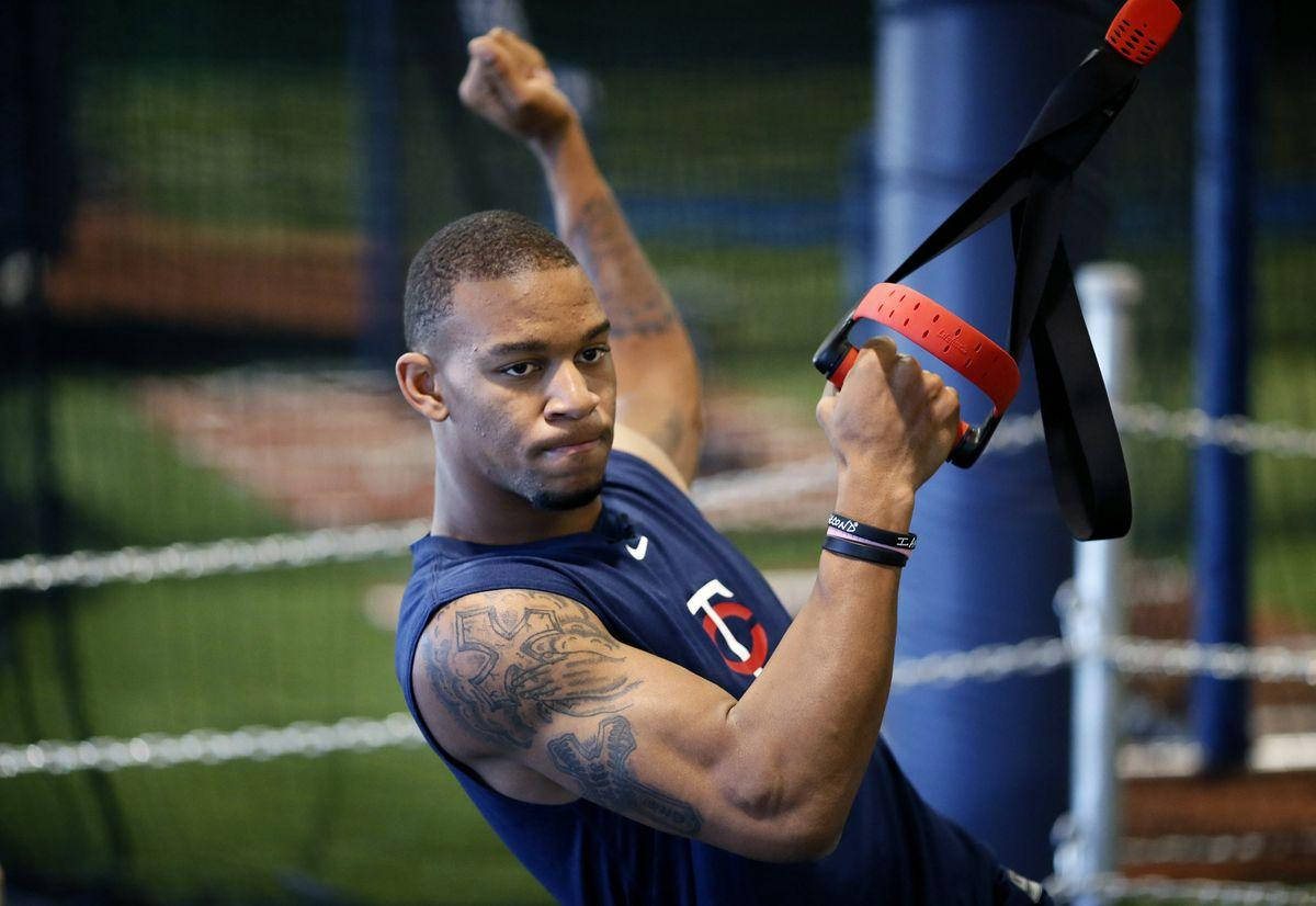 Byron Buxton, TRX straps, red and black, SD Desktop Wallpaper