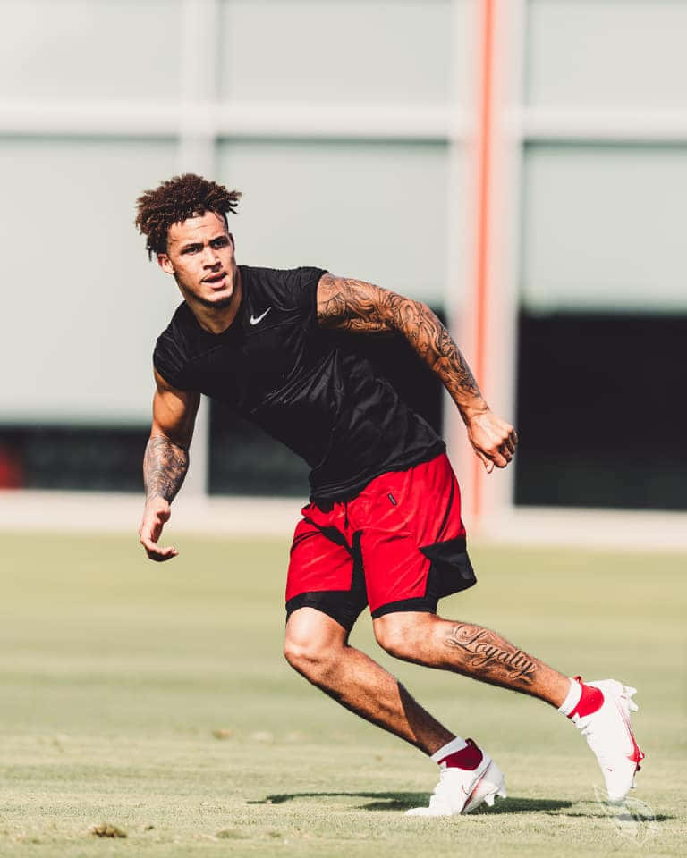 Byron Murphy, black shirt, red shorts, SD Phone Wallpaper