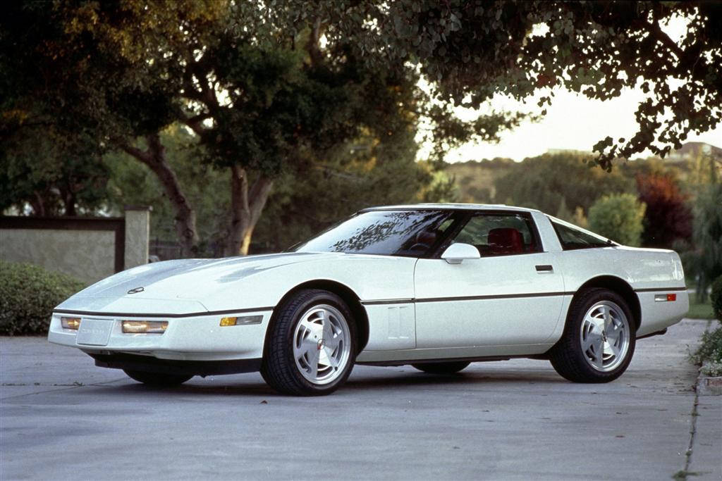C4 Corvette, white, leafy trees, SD Desktop Wallpaper