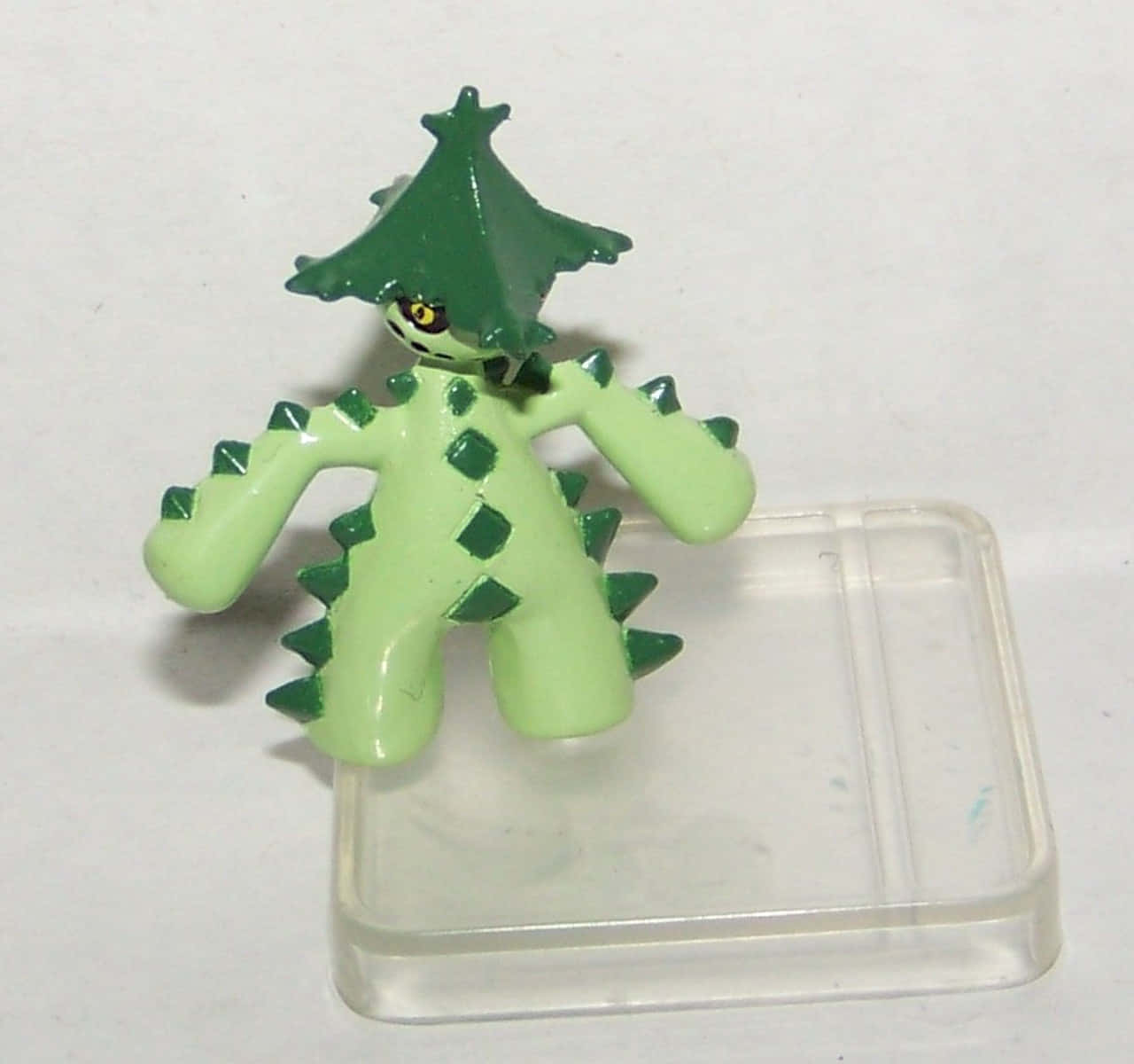 Cacturne, green plastic figurine, tree-shaped head, HD Desktop Wallpaper