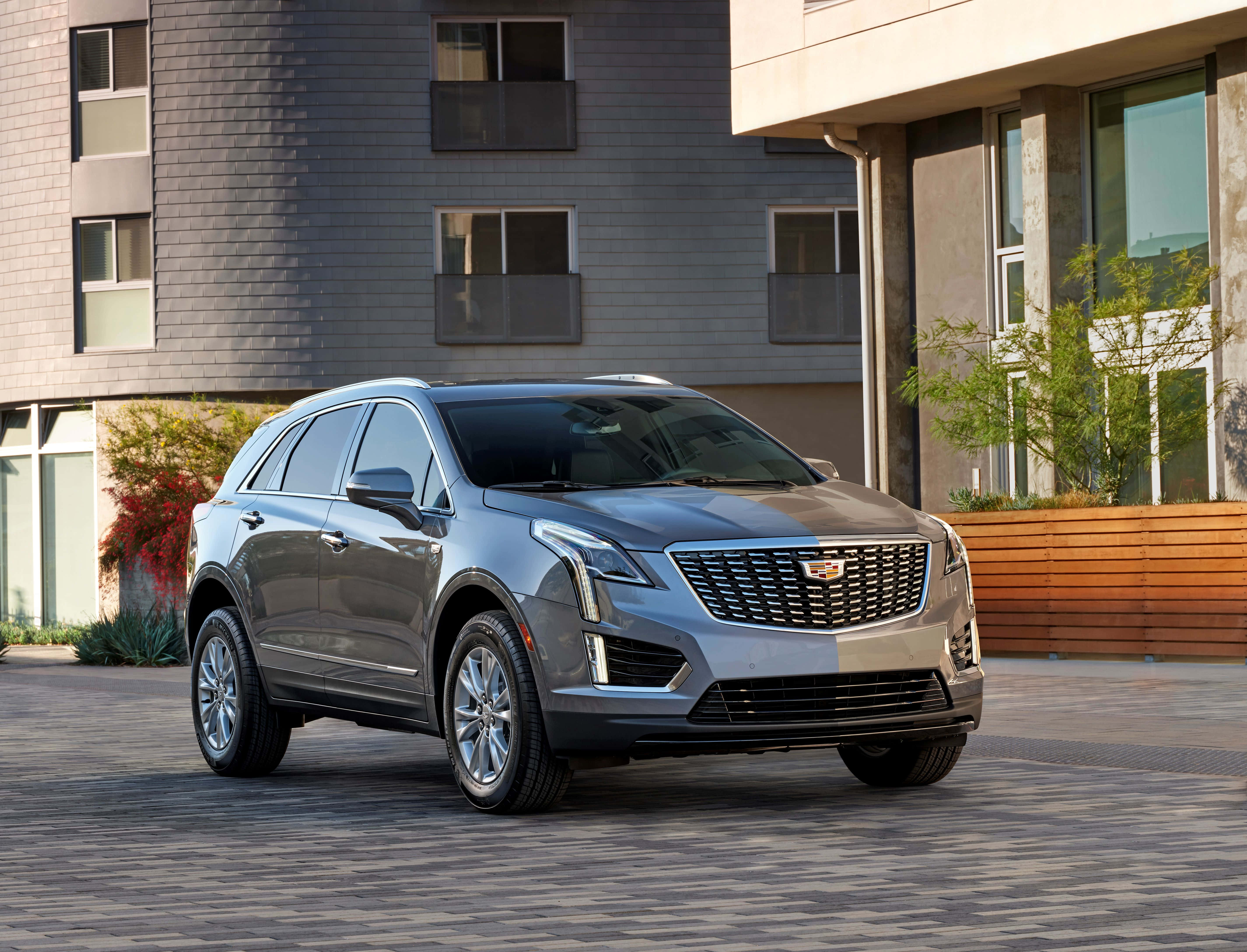 Cadillac XT5, silver, paved courtyard, 5K Desktop Wallpaper