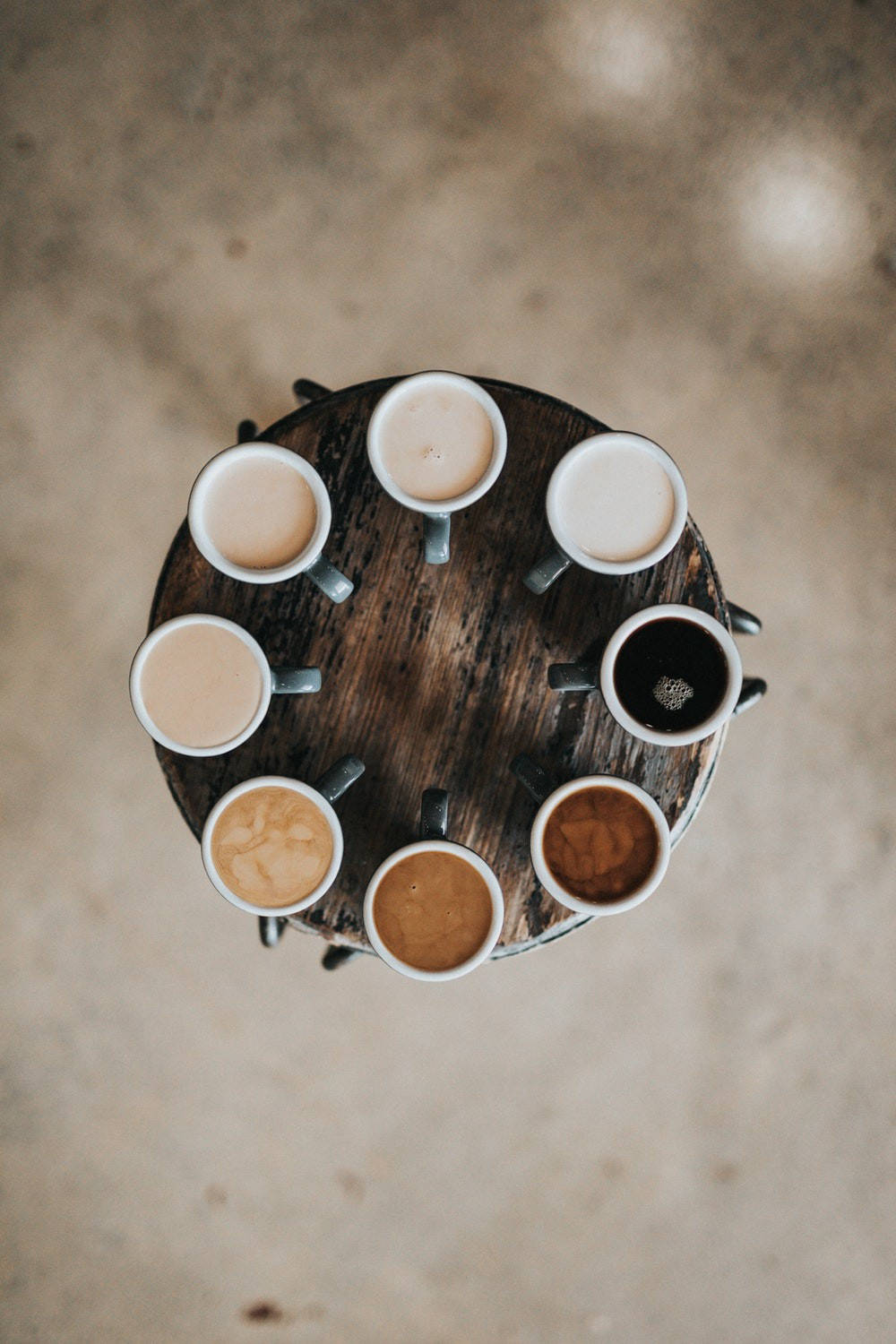 circle of coffee aesthetic, coffee mugs, rustic wooden table, HD Phone Wallpaper