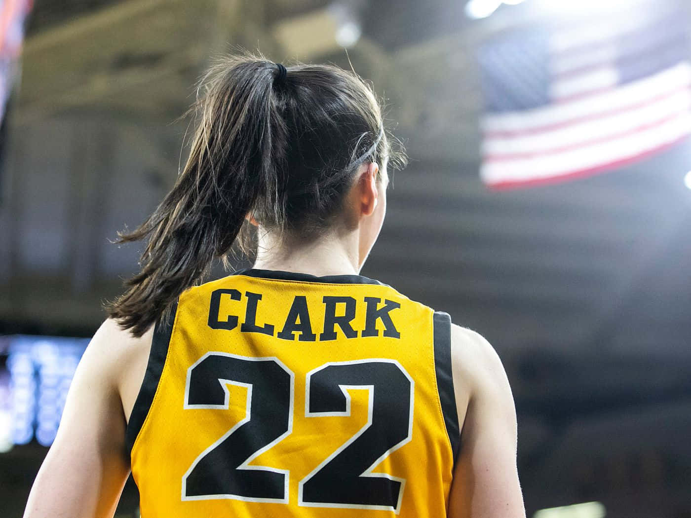 Caitlin Clark, number 22 jersey, yellow jersey, HD Desktop Wallpaper