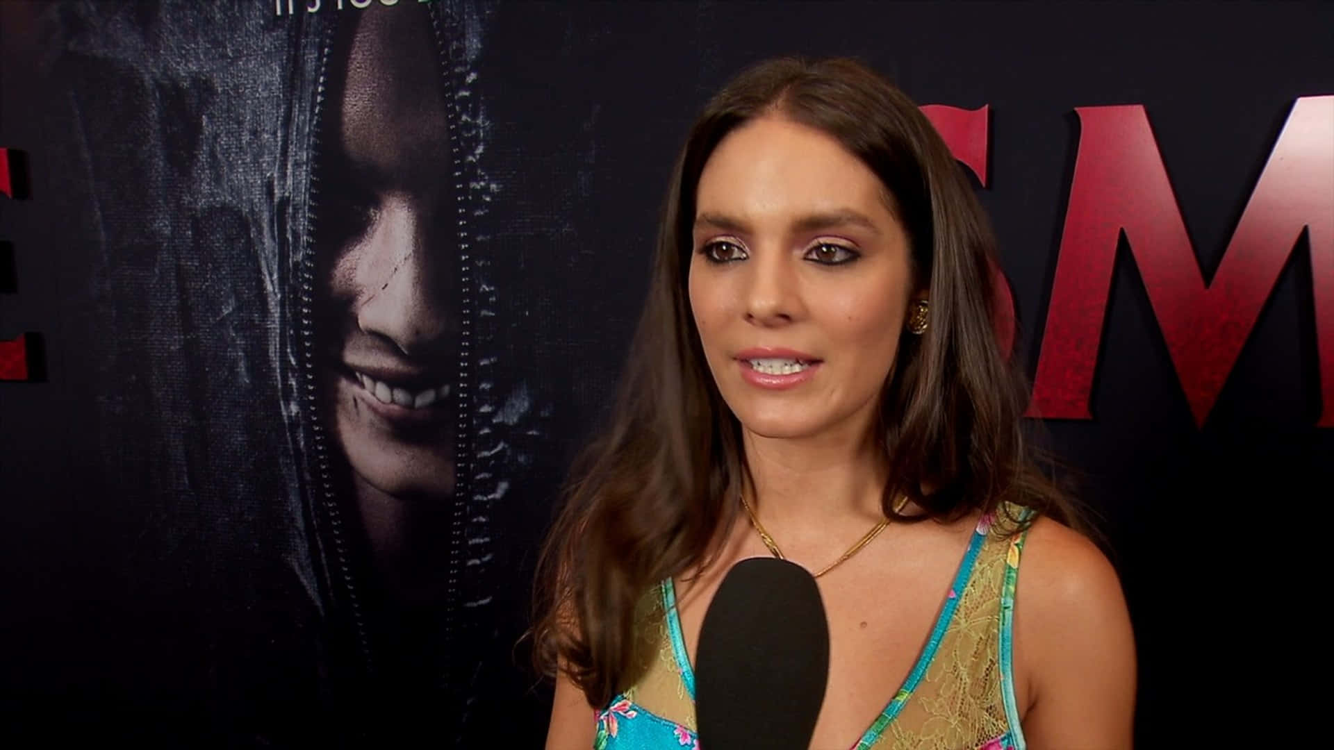 Caitlin Stasey, colorful top, microphone, Full HD Desktop Wallpaper