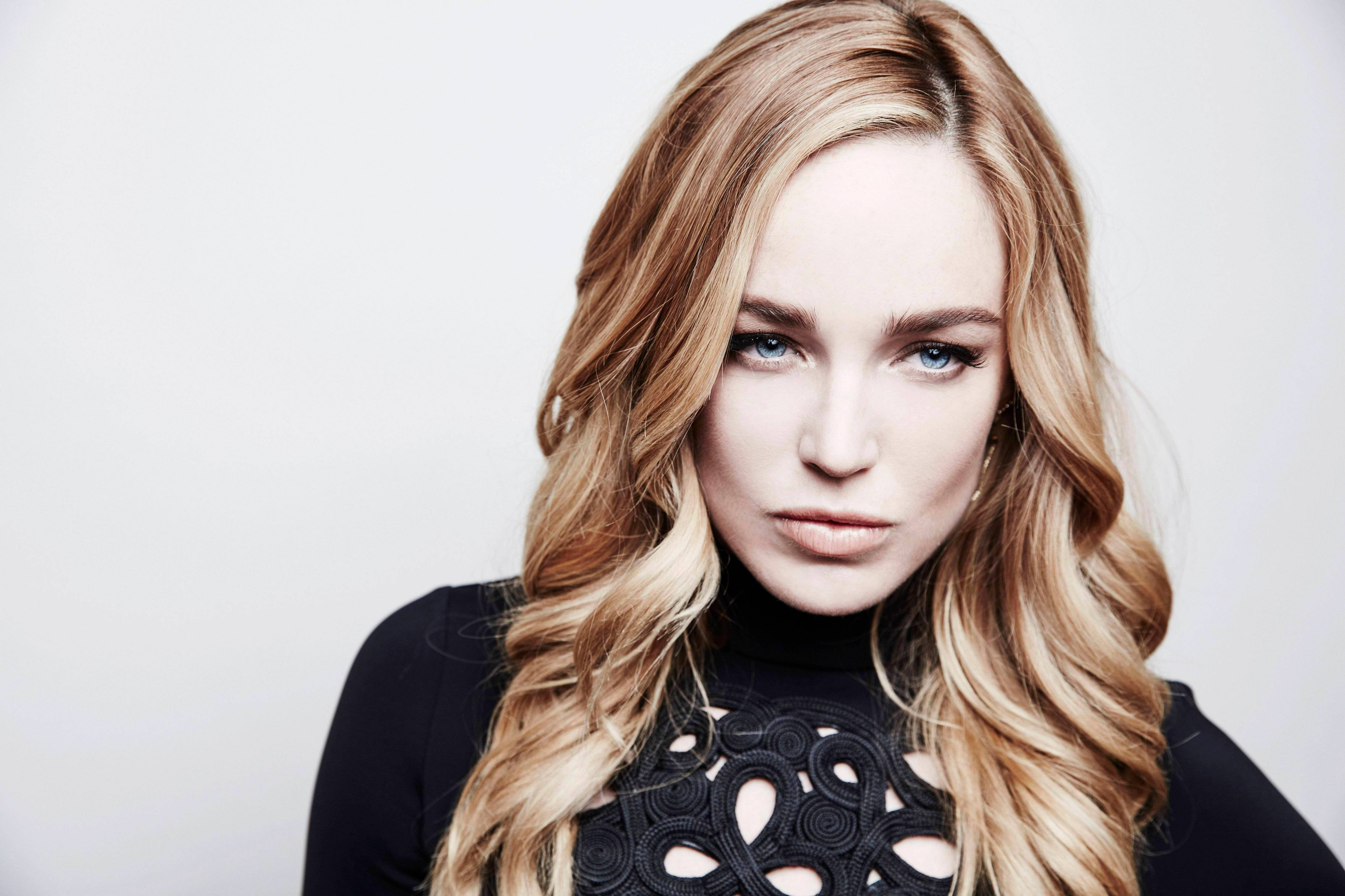Caity Lotz, blue eyes, long wavy blonde hair, 4K Desktop Wallpaper