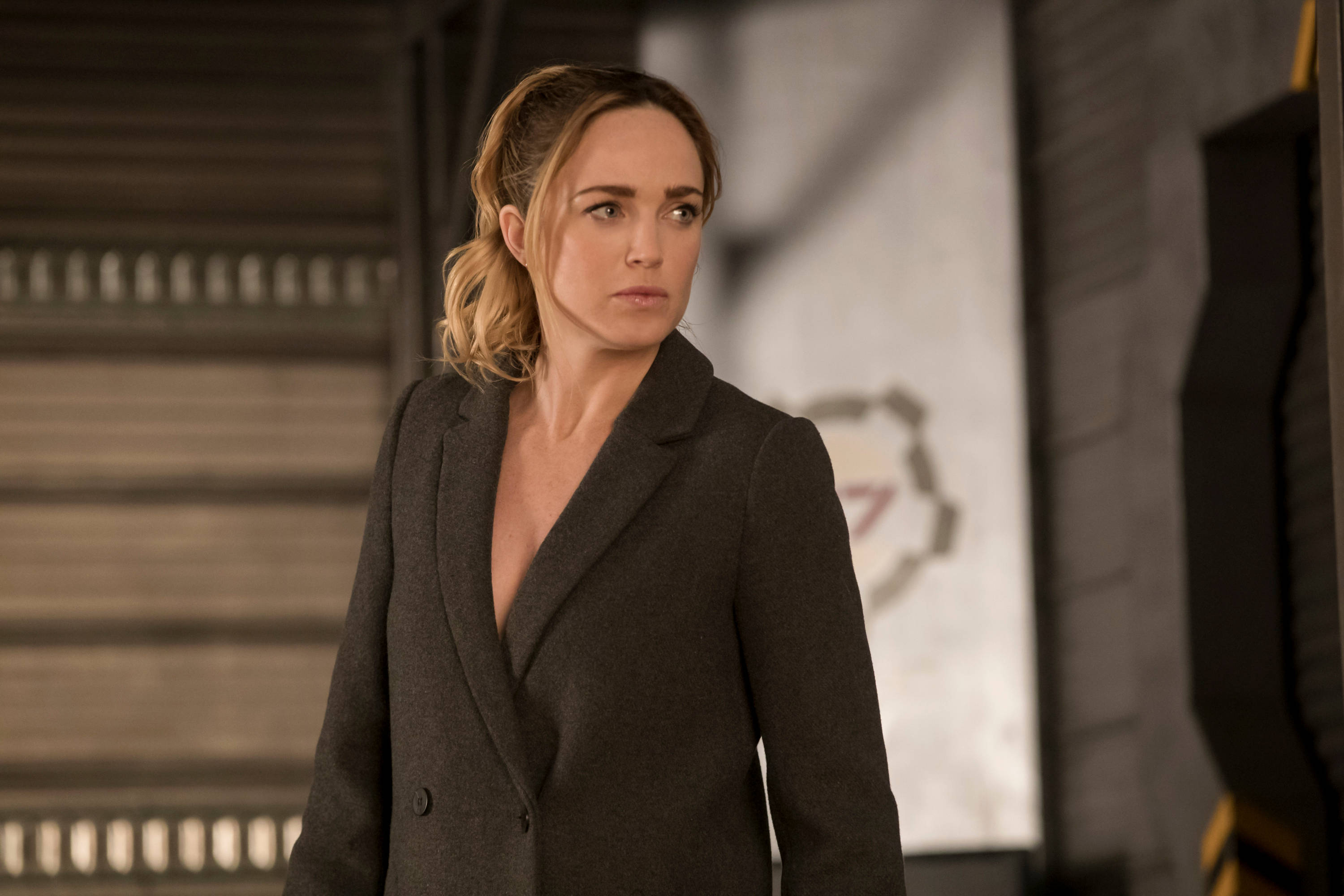 Caity Lotz, black blazer, dim industrial setting, 2K Desktop Wallpaper