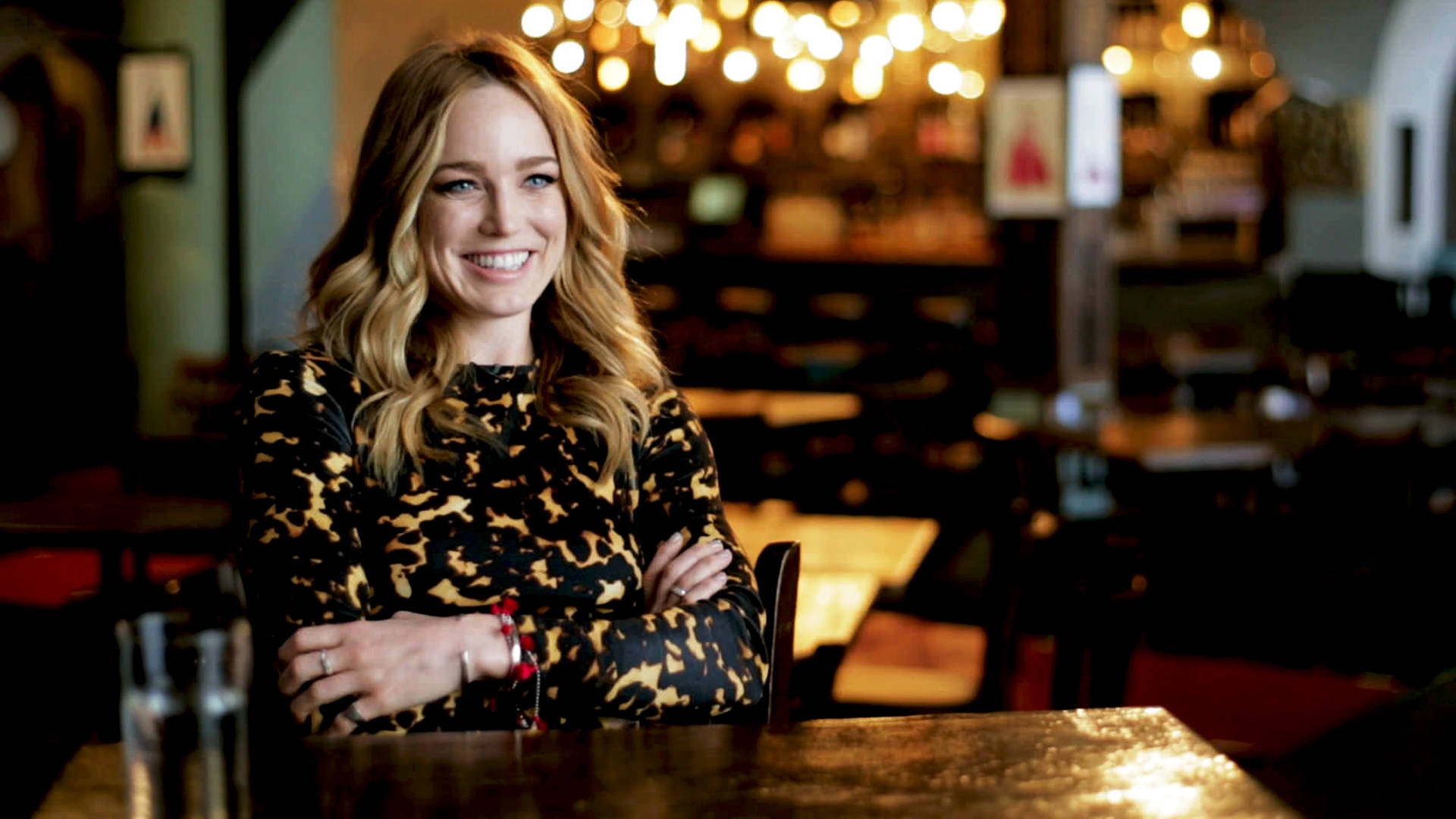 Caity Lotz, leopard print top, dimly lit bar, Full HD Desktop Wallpaper