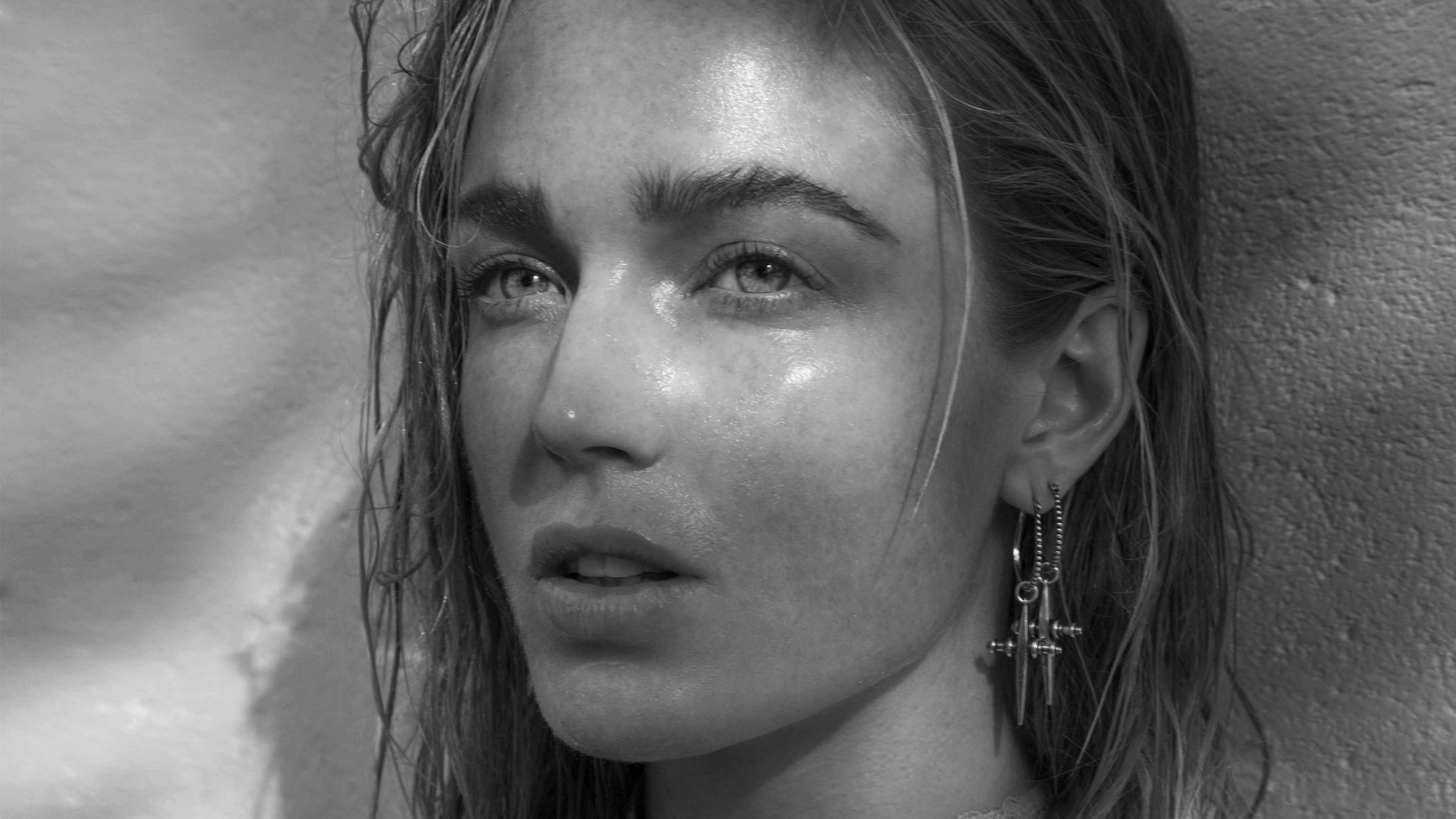 Caity Lotz, black and white, wet hair, 4K Desktop Wallpaper