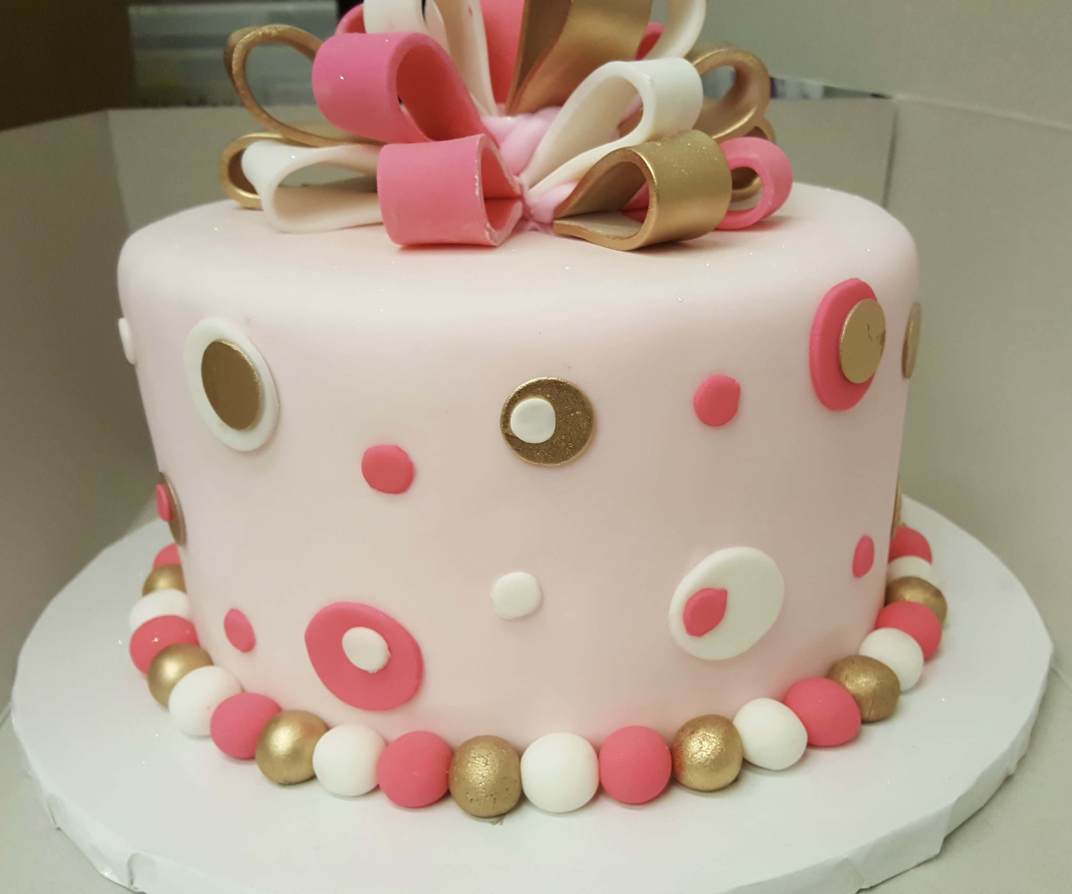 cake fondant, pink fondant cake, pink white and gold polka dots, 2K Desktop Wallpaper