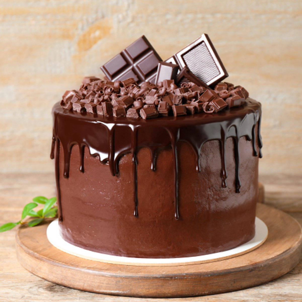 glossy ganache drips, assorted chocolate pieces, wooden board, SD Desktop Wallpaper