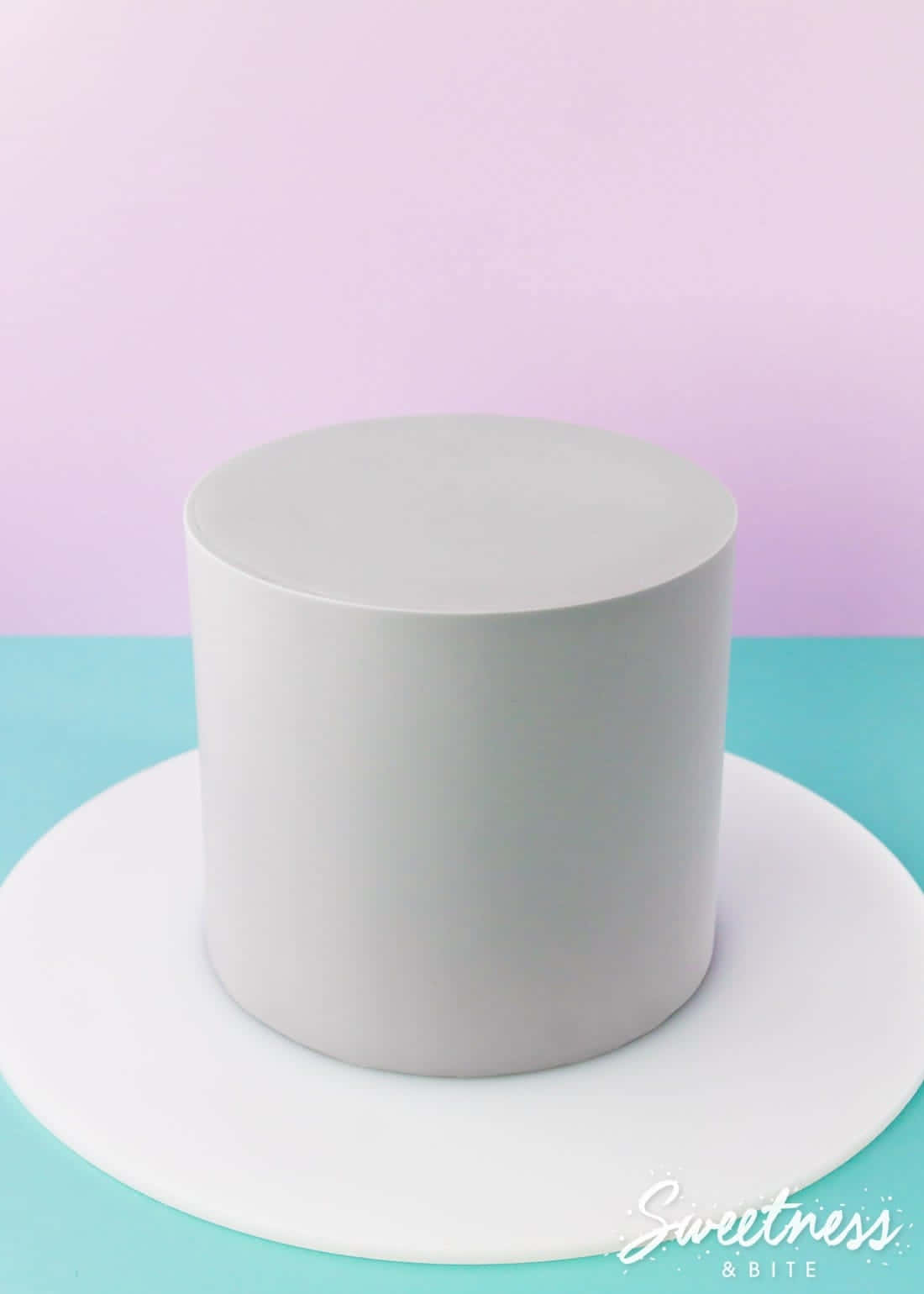 Cake Fondant, white cylindrical cake, white plate, HD Phone Wallpaper