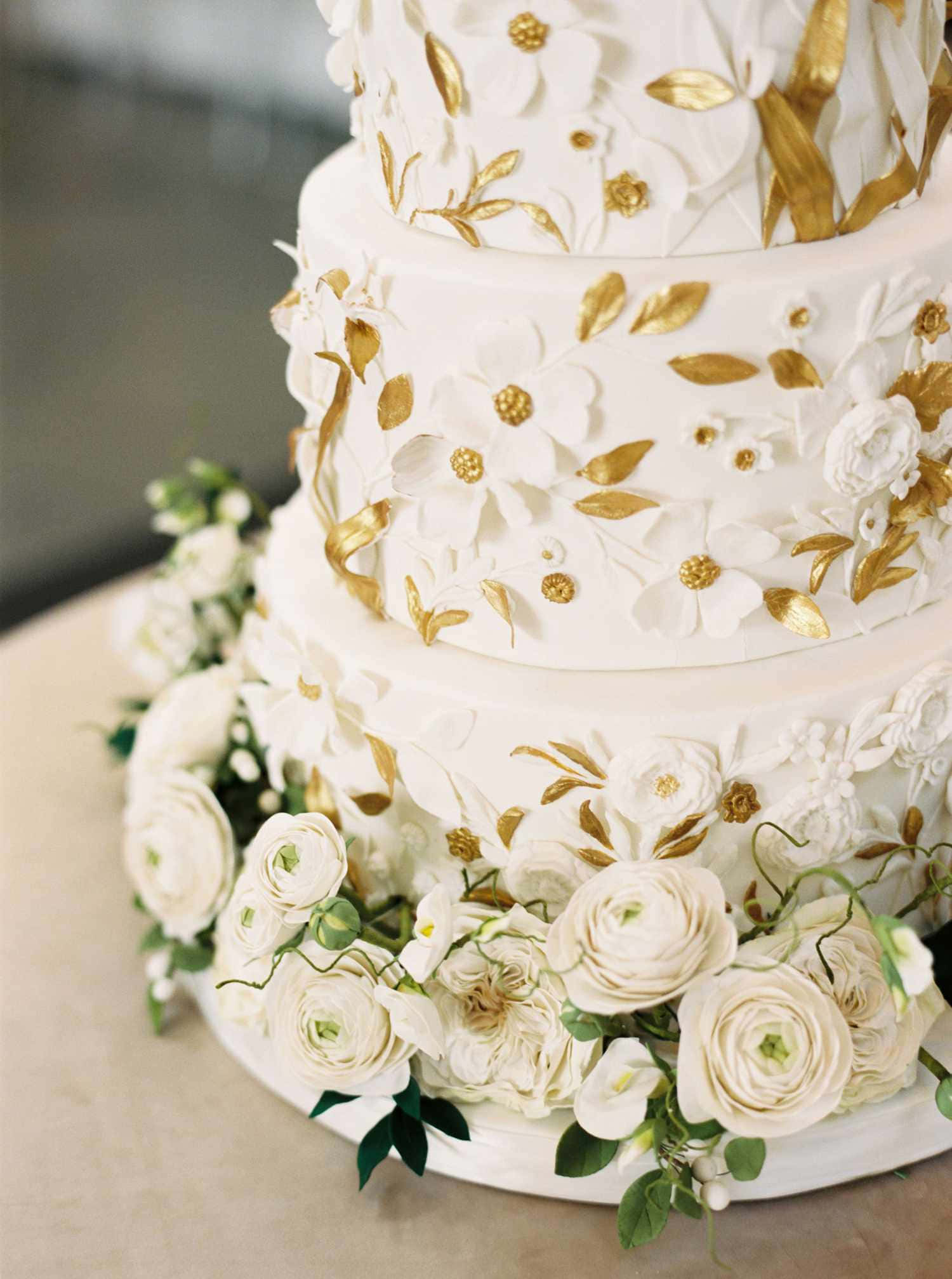 white wedding cake, gold leaf flowers, fresh white roses, Full HD Phone Wallpaper