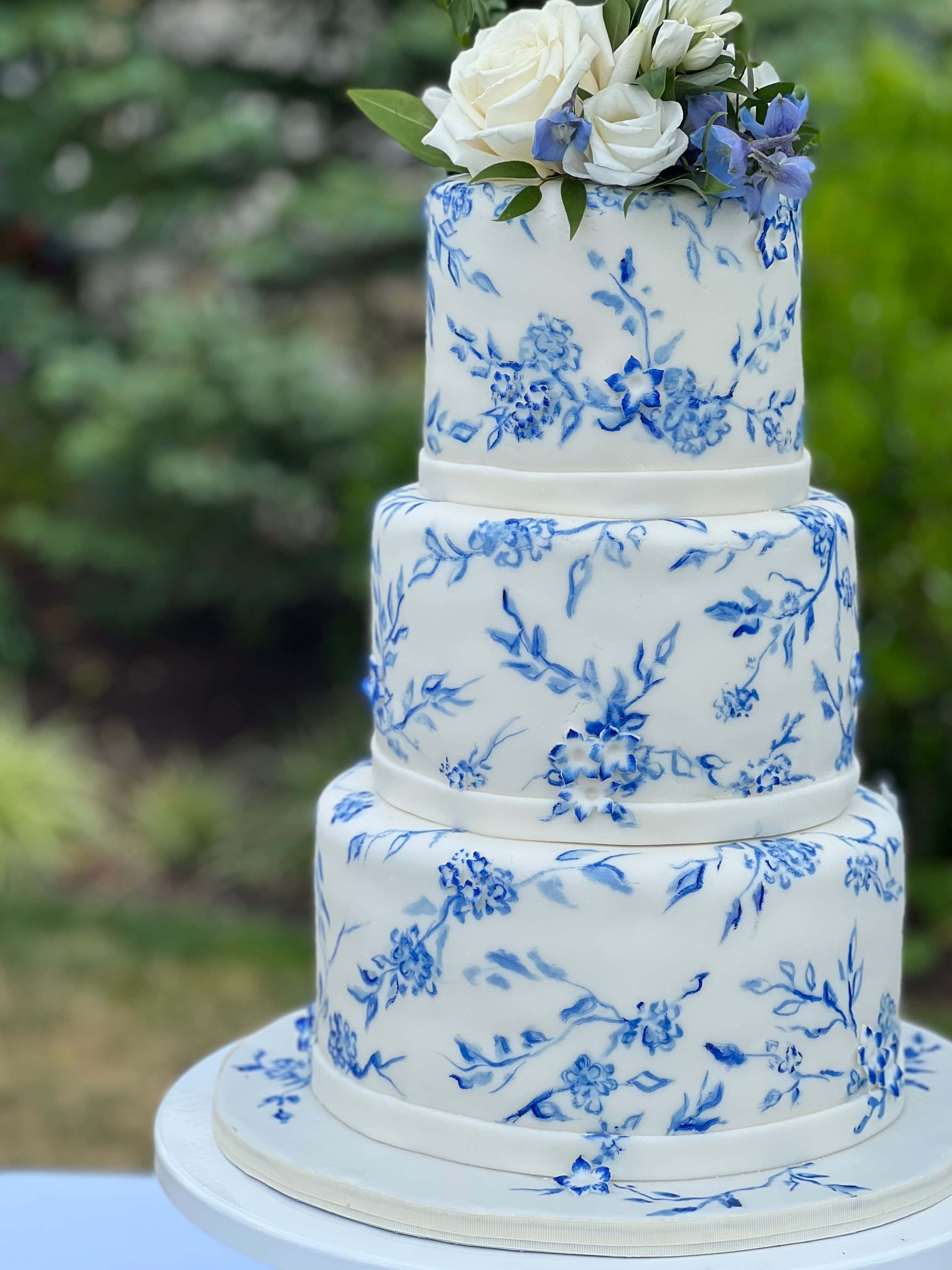 three-tiered white wedding cake, delicate blue floral patterns, white and blue flowers, 2K Phone Wallpaper