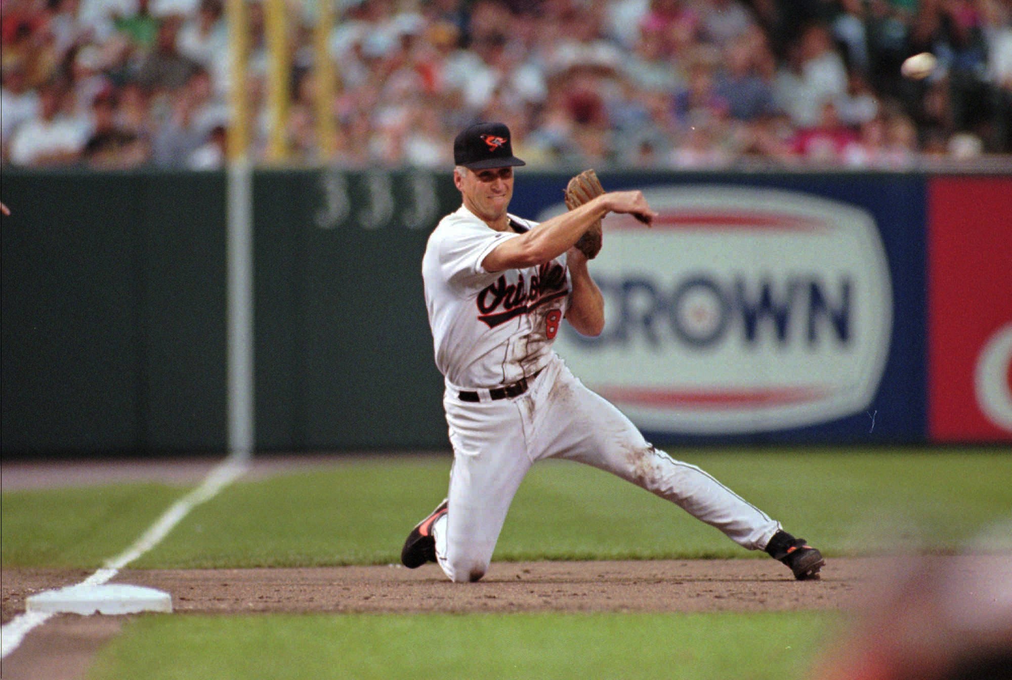 Cal Ripken Jr, white uniform, kneeling throw, Full HD Desktop Wallpaper
