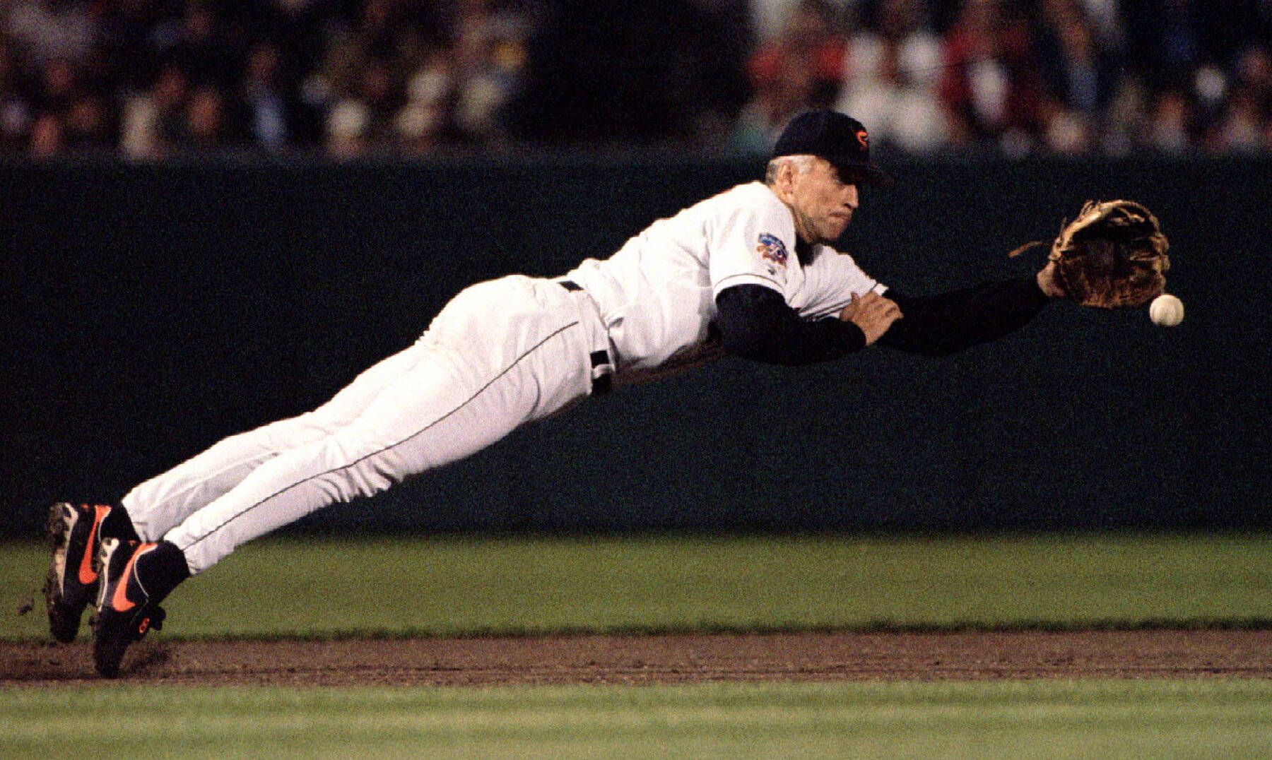 Cal Ripken Jr, catching ball, stadium lights, HD Desktop Wallpaper