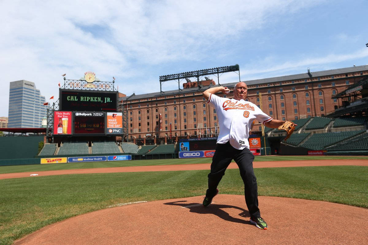 Cal Ripken Jr, white Orioles jersey, sunlit field, SD Desktop Wallpaper