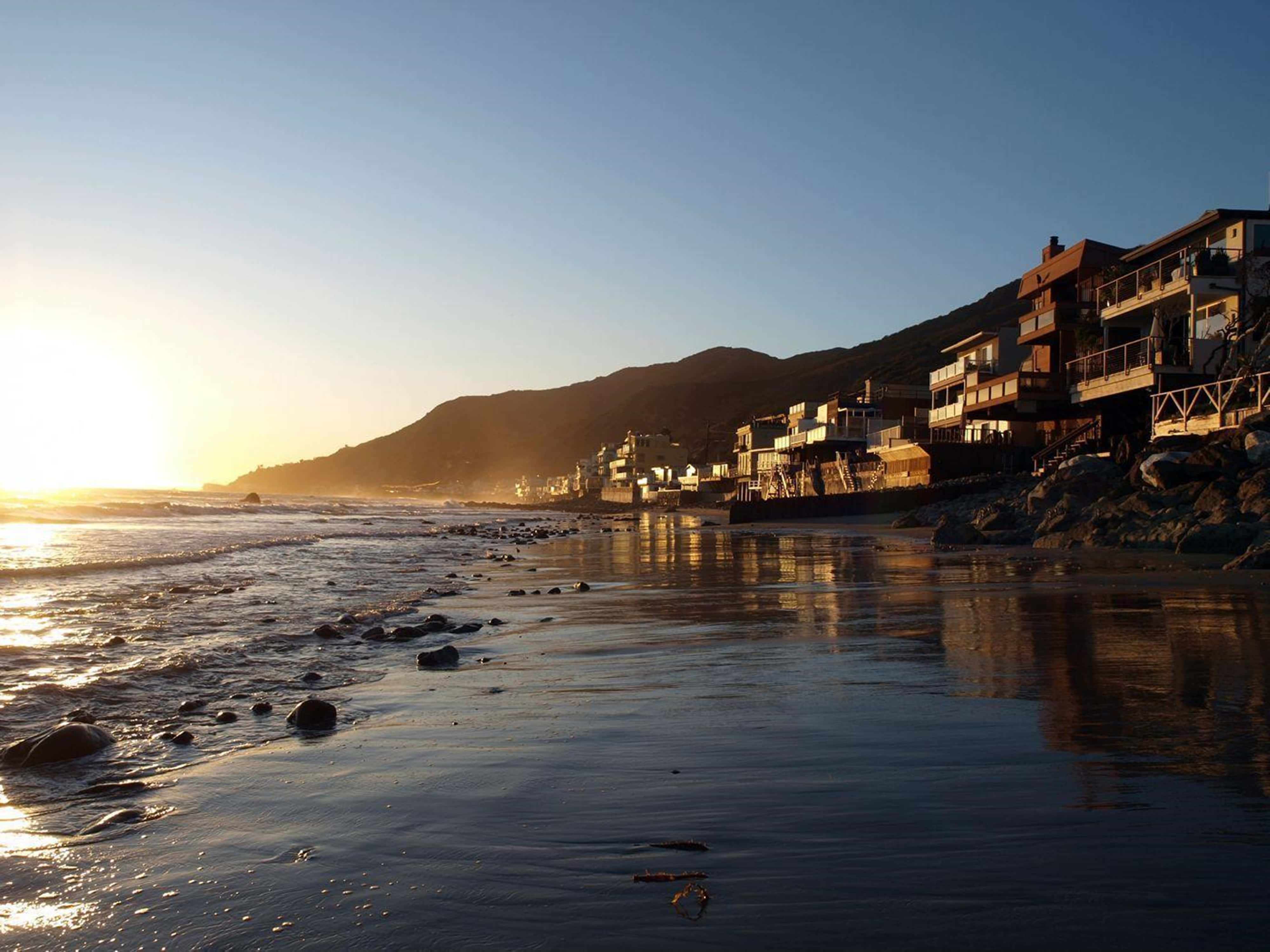 Sunset, coastal town, golden light, 4K Desktop Wallpaper